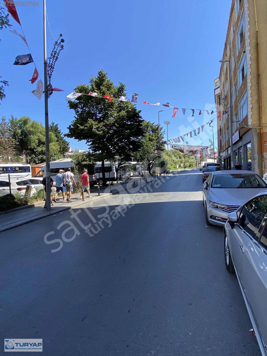 TURYAP'TAN UYGUR CADDESİNDE SATILIK 200m2 2 KATLI İŞ YERİ