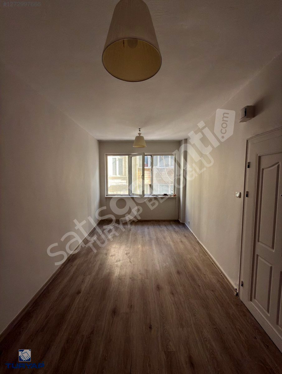 Beyoğlu Galatasaray'ın Merkezinde 17 m² İşhanı Odası