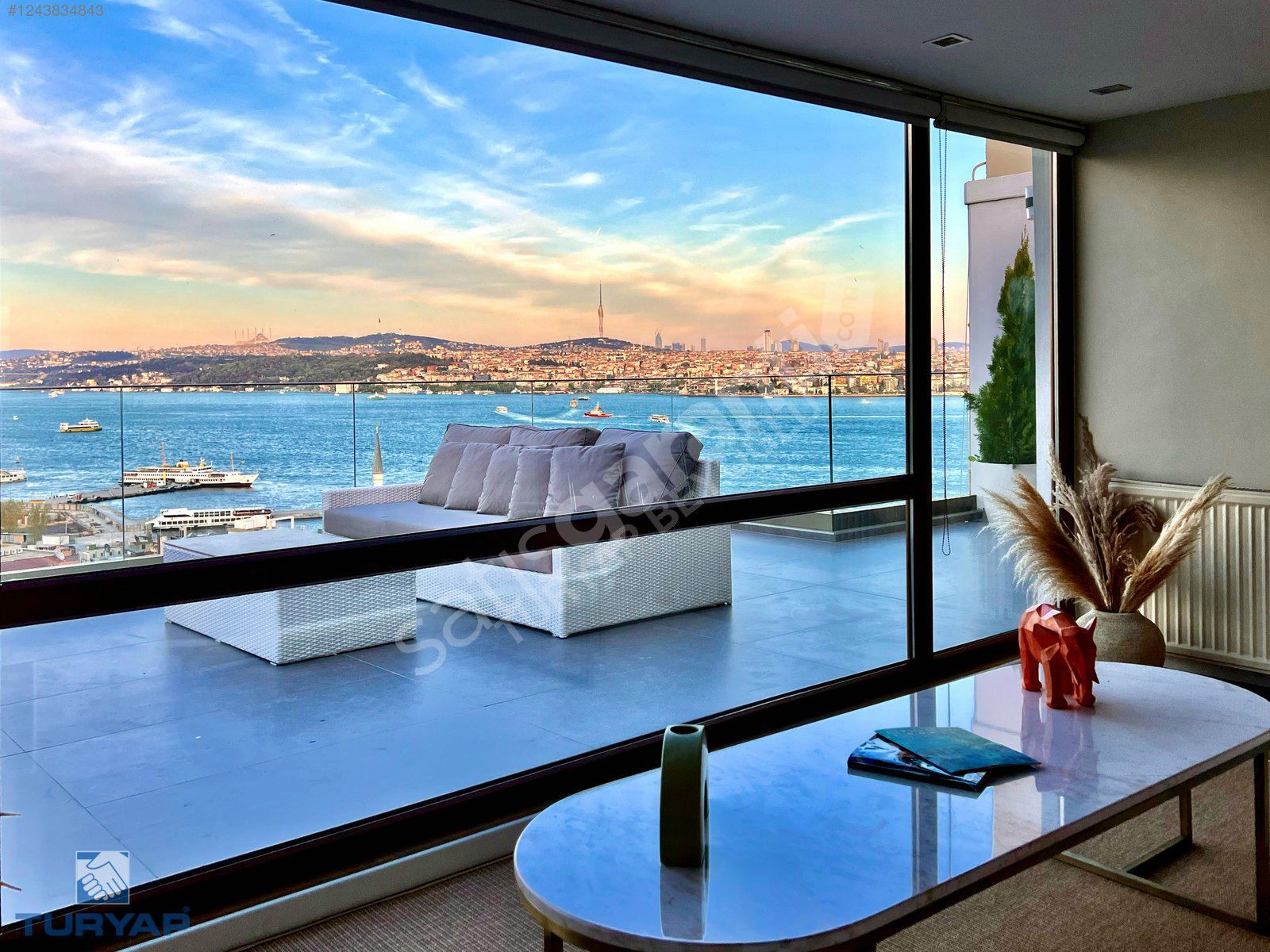 CİHANGiR'İN KALBİNDE EMSALSİZ BOĞAZ MANZARALI TERASLI ÖZEL DAİRE