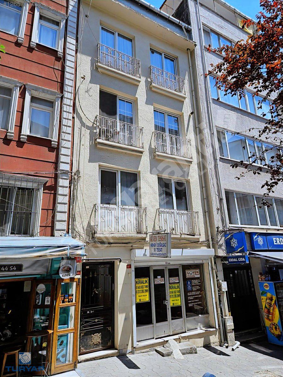 Gümüşsuyu'nda Merkezi Konumda, Yatırıma ve Kullanıma Uygun 1+1