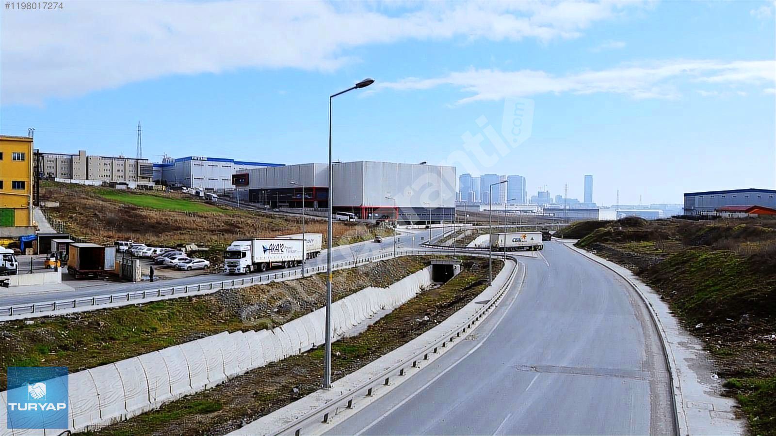 AKÇABURGAZ SANAYİ BÖLGESİNDE 2500m2 KÖŞE PARSEL SATILIK ARSA