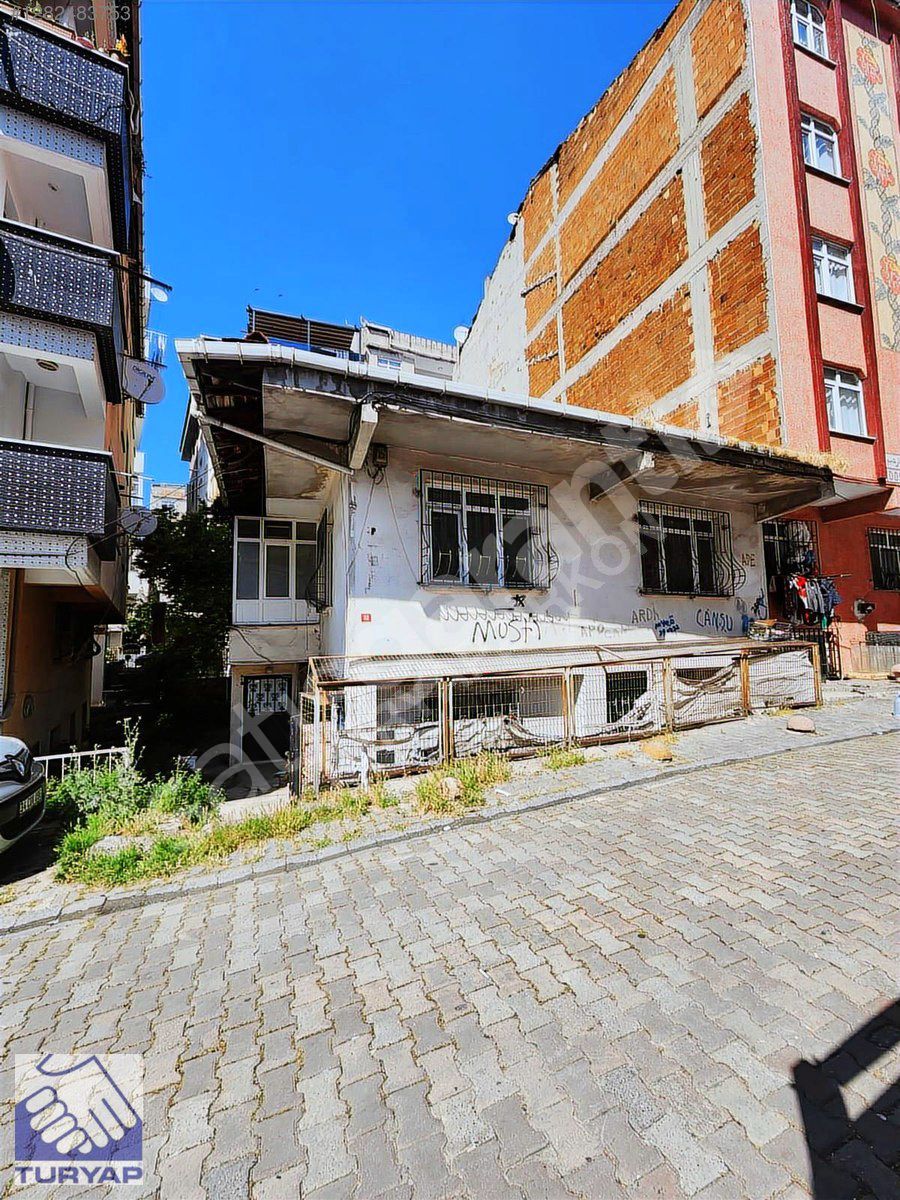 BAHÇELİEVLER CUMHURİYET MAHALLESİ'NDE 200m2 SATILIK ARSA