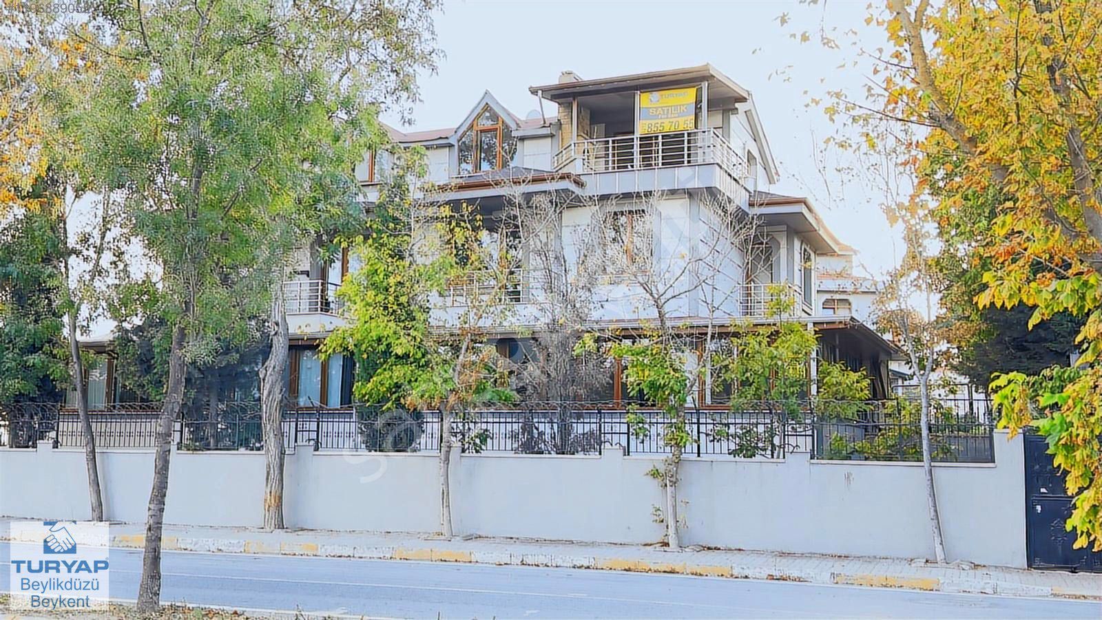 Turyap'tan Gürpınar'da İçi Özel Yapım 6+2 Satılık Bahçeli Villa