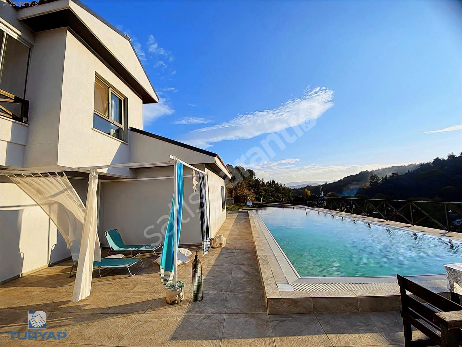 ÇANAKKALE YENİCE AŞAĞIKARAAŞIK'TA 2.301M2 ARSA İÇİNDE VİLLA