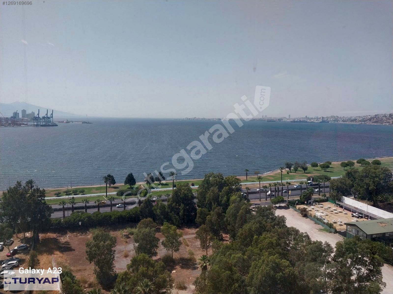 Bayraklı Tepekule İş Merkezinde Muhteşem Körfez Manzaralı Ofis