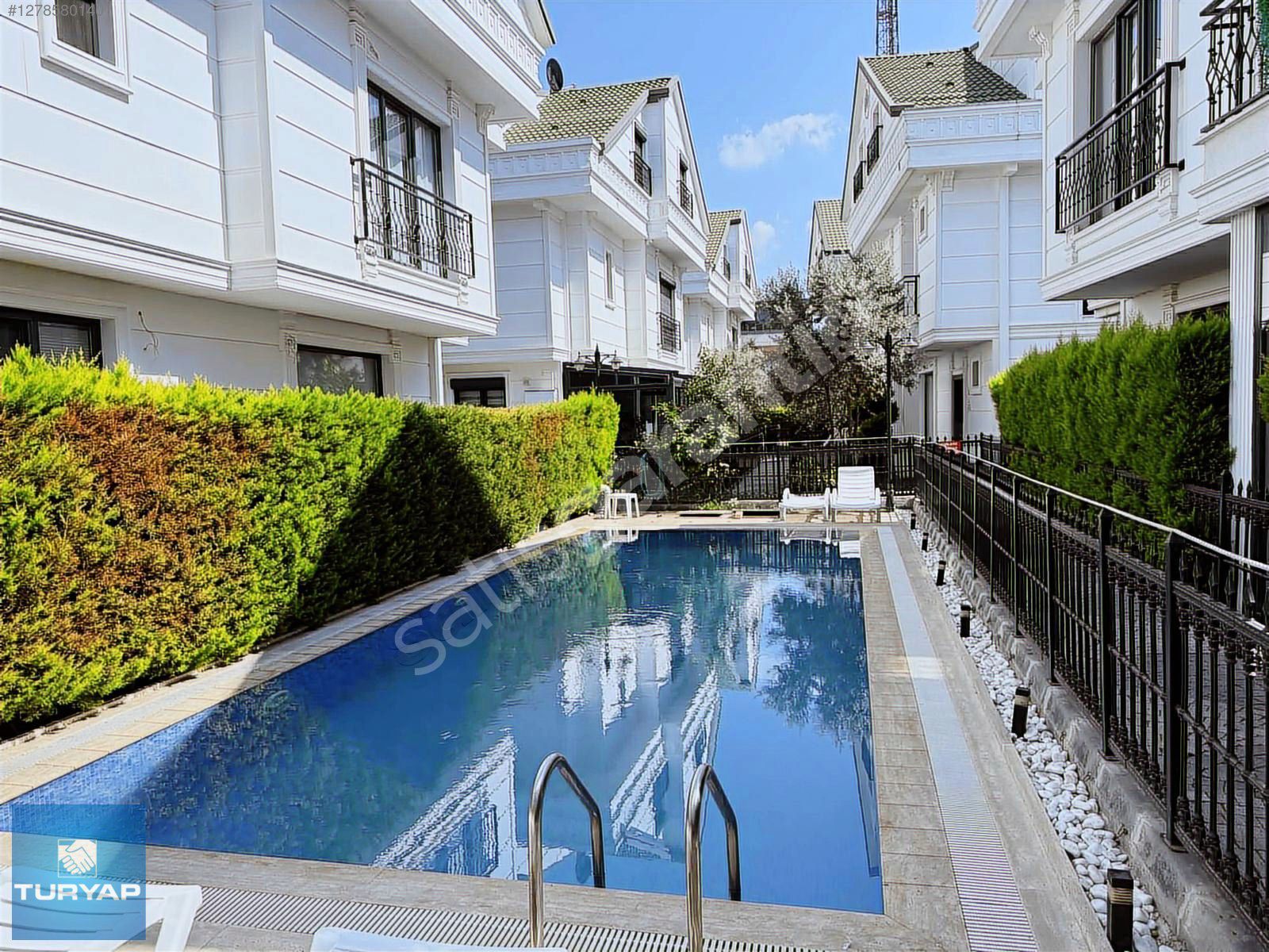 GÜZELCEDE SİTE İÇERİSİNDE HAVUZLU KİRALIK MÜSTAKİL KÖŞE VİLLA