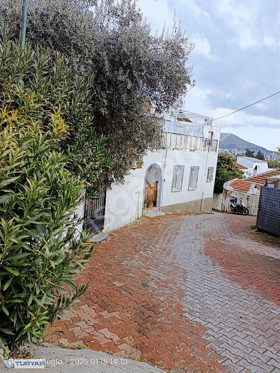 Bodrum Merkez de sahile 500 m çatıdan kale manzarali