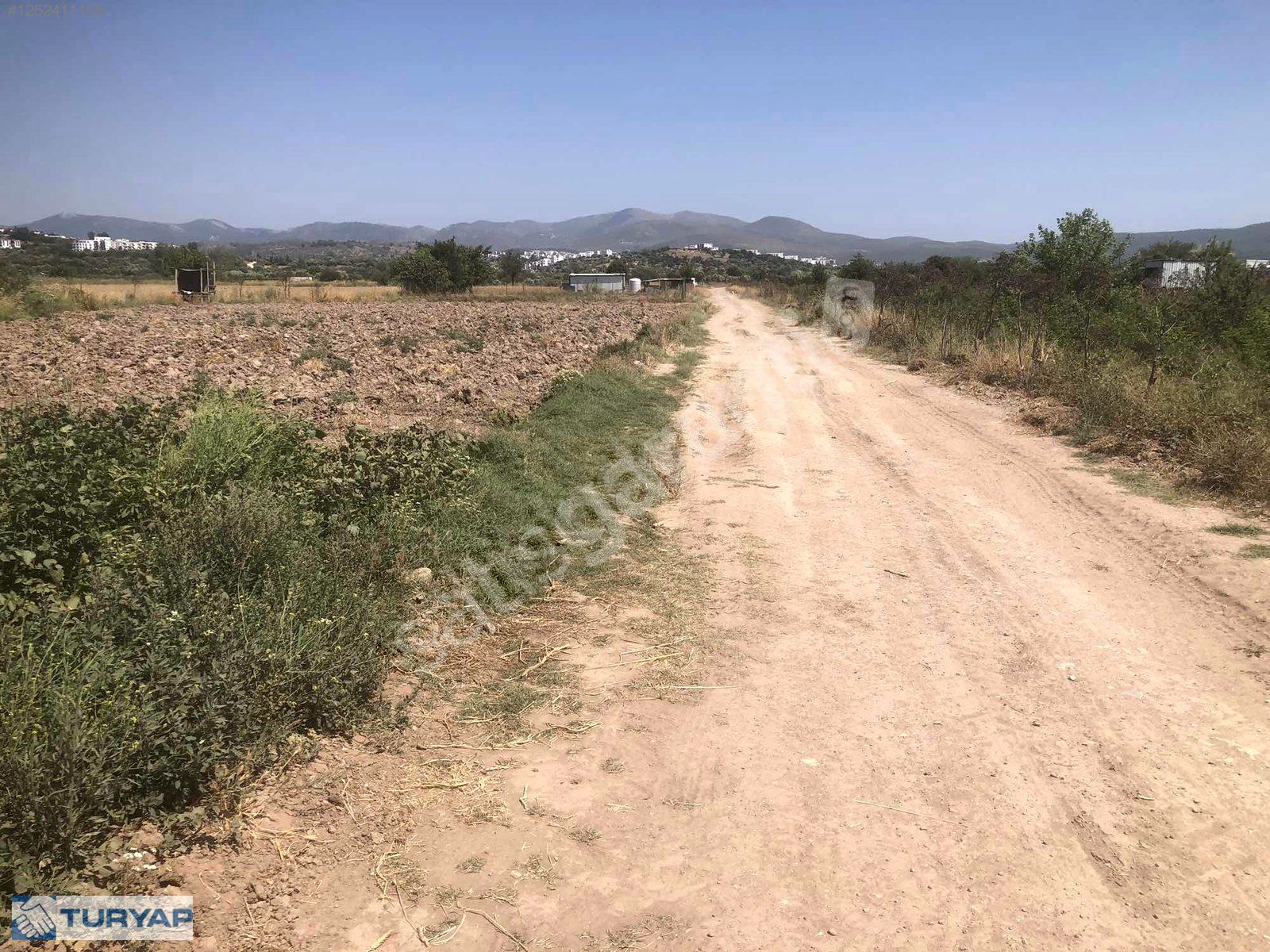 BODRUM. MUMCULAR (KARAOVA'DA SATILIK FIRSAT TARLA 10.400 M2