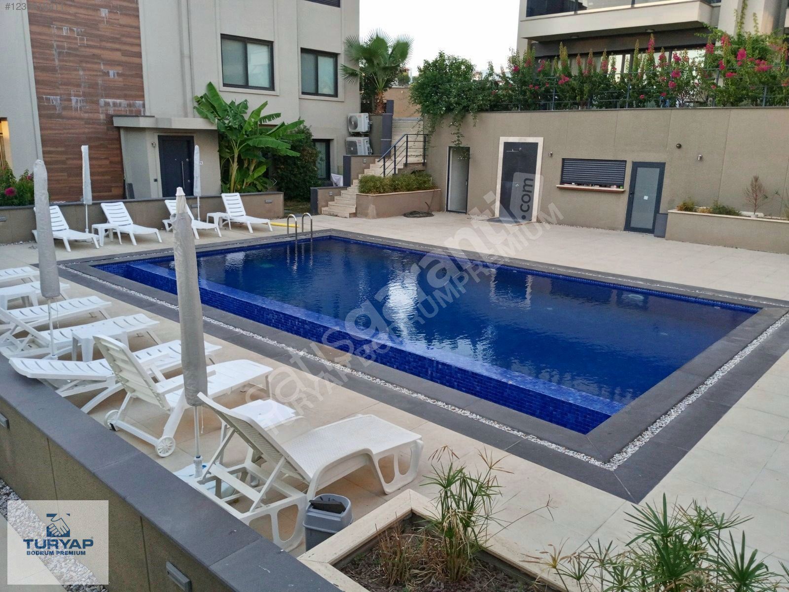 Bodrum Merkez Bardakçı da Bahçeli 2+1 Denize 200 M uzaklıkta