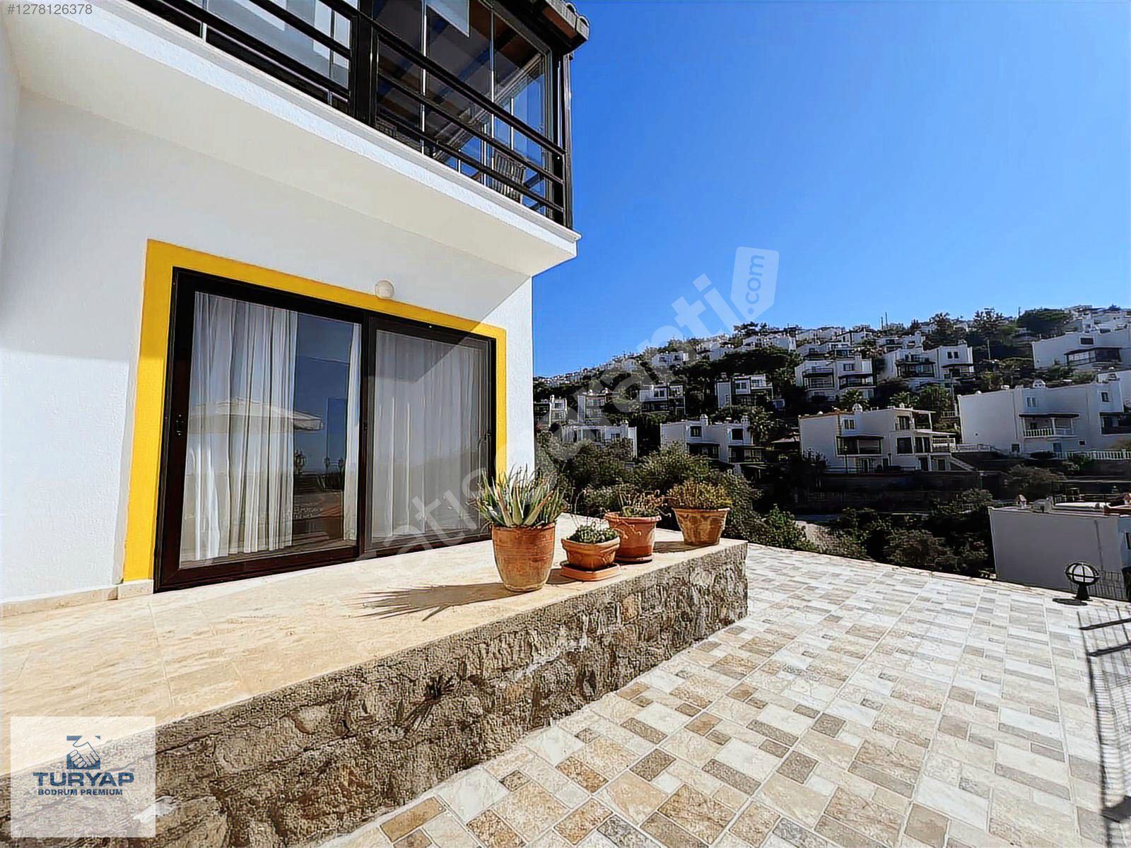 BODRUM YALIKAVAK'TA PLAJLI SİTEDE SATILIK 2+2 MÜSTAKİL EV