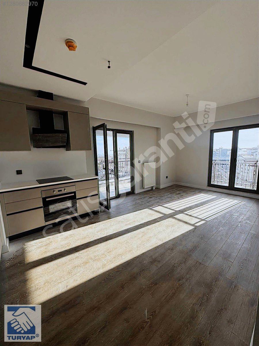 MEYDAN BAŞAKŞEHİR'DE OTURUMA HAZIR 2+1 SATILIK DAİRE