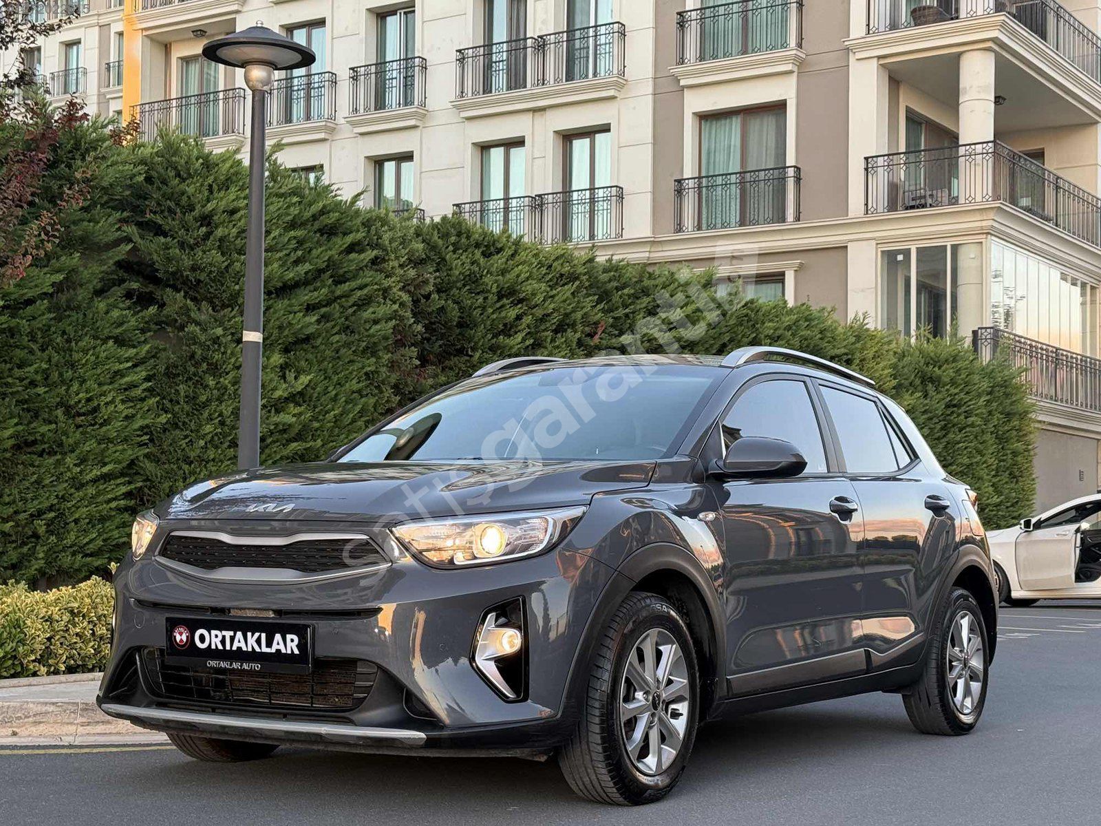 ORTAKLAR AUTO'DAN 2023 KIA STONIC HATASIZ+BOYASIZ+TRAMERSİZ+COOL