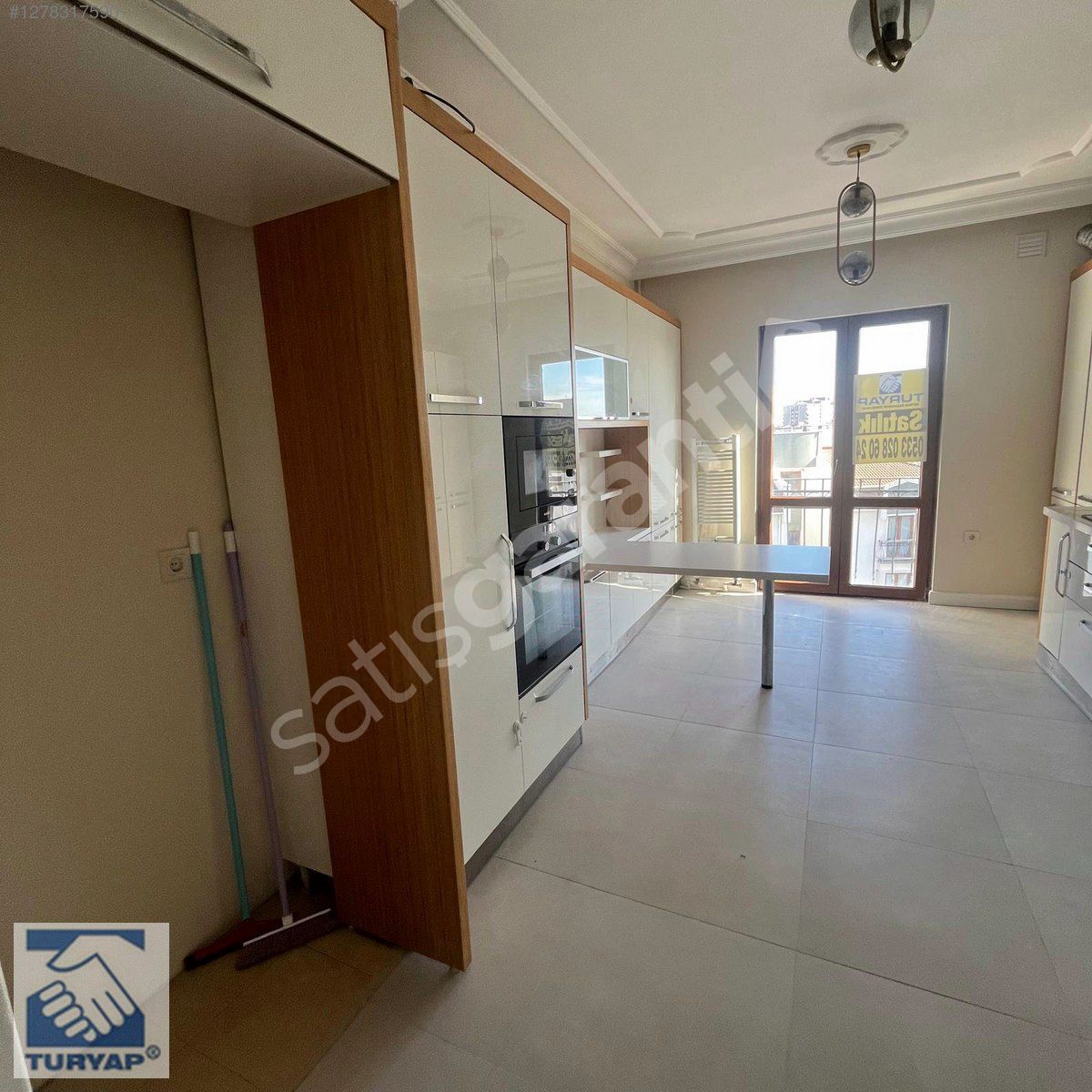 BAŞAKŞEHİR KANLICA SİTESİNDE 194 M2 4+1 BOŞ SATILIK DAİRE