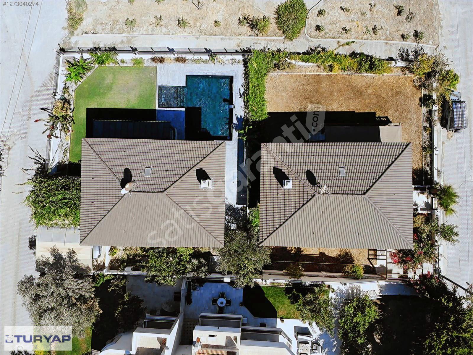 Çeşme Altınyunusta Köşe Villa 480 m² Arsa, 260 m² Kapalı Alan