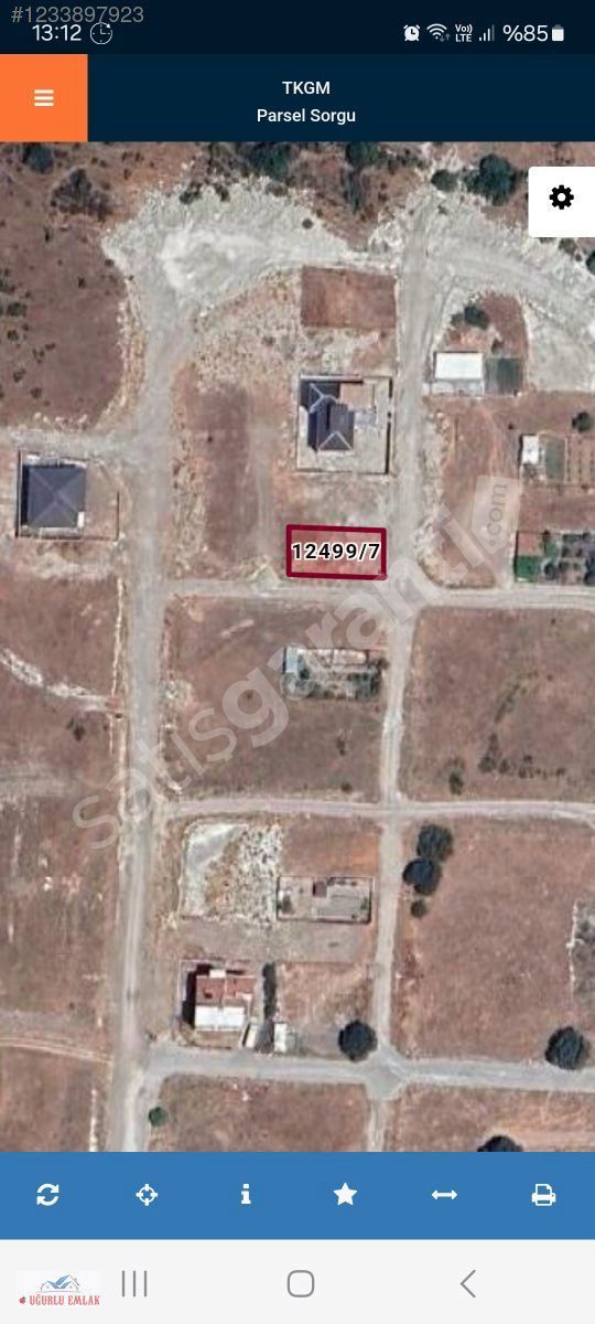 Çevre yoluna yakın, biri köşede iki parsel satılıktır.