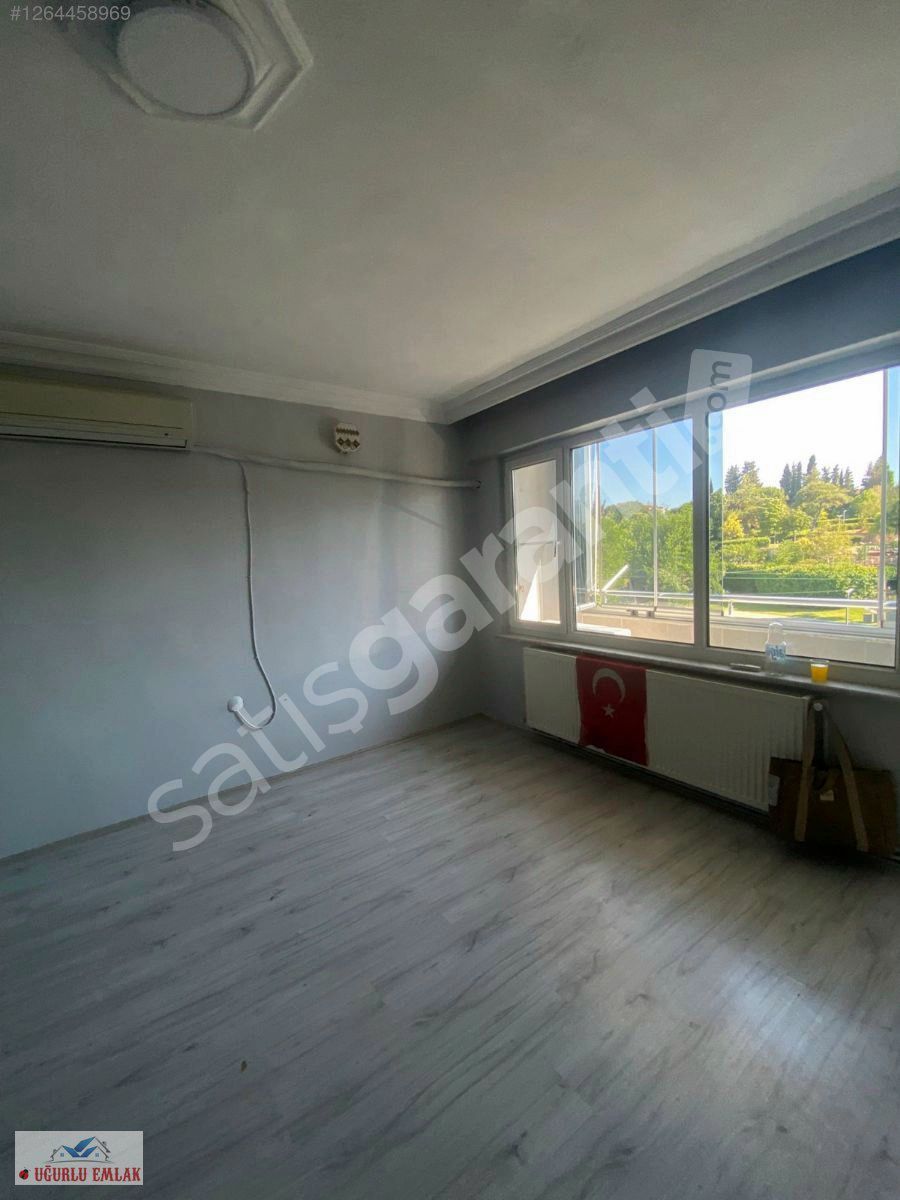 Cengiz Topel cad, Atatürk parkı karşısı 2+1, 4. kat yeni boyalı