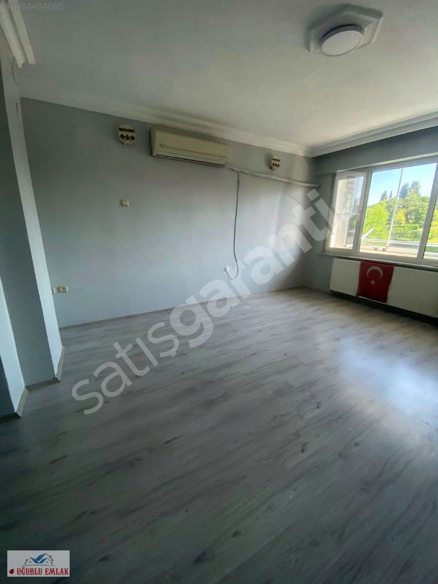 Atatürk parkı karşısında cadde üzeri 4. kat