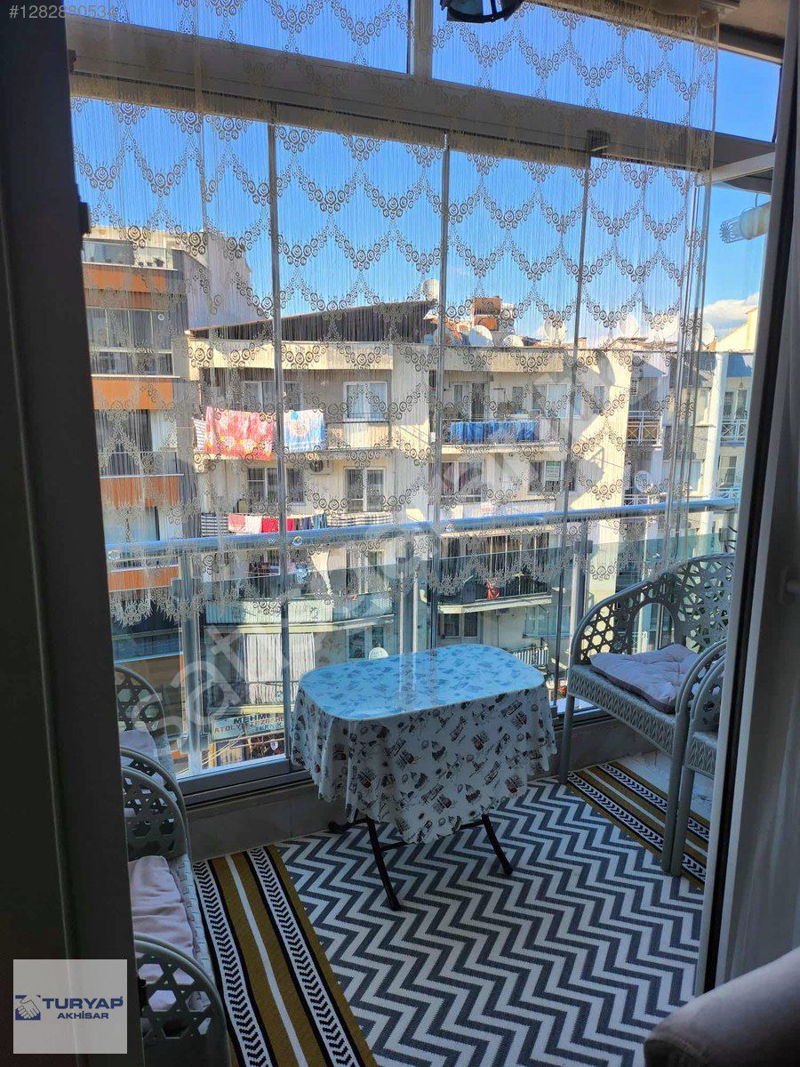 Akhisar Hilaliye Caddesinde Satılık 3+1 Geniş Daire