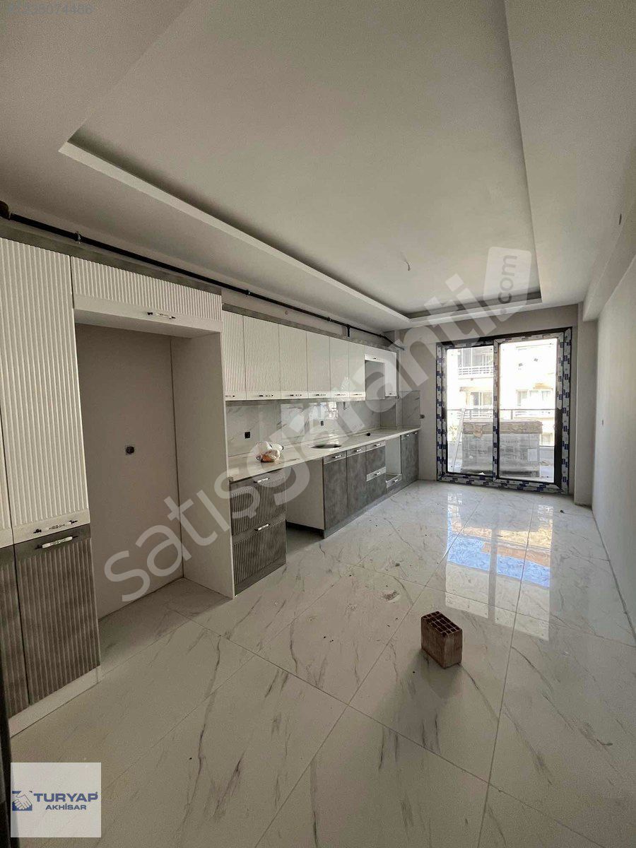 MERKEZİ KONUM HER KATTA TEK DAİRE,YERDEN ISITMALI 160 M2 ARAKAT