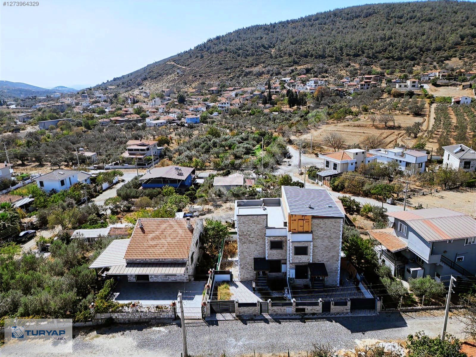 FOÇA ILIPINAR'DA SATILIK MÜSTAKİL HAVUZLU TRİPLEKS VİLLA