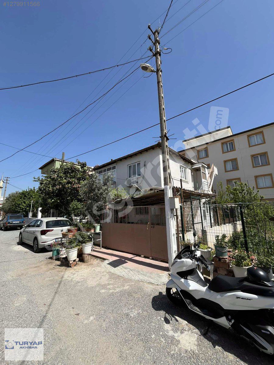 HAVUZLU KAHVELERE YAKIN KONUMDA 2 ADET GENİŞ 2+1 DAİRE ve ARSASI