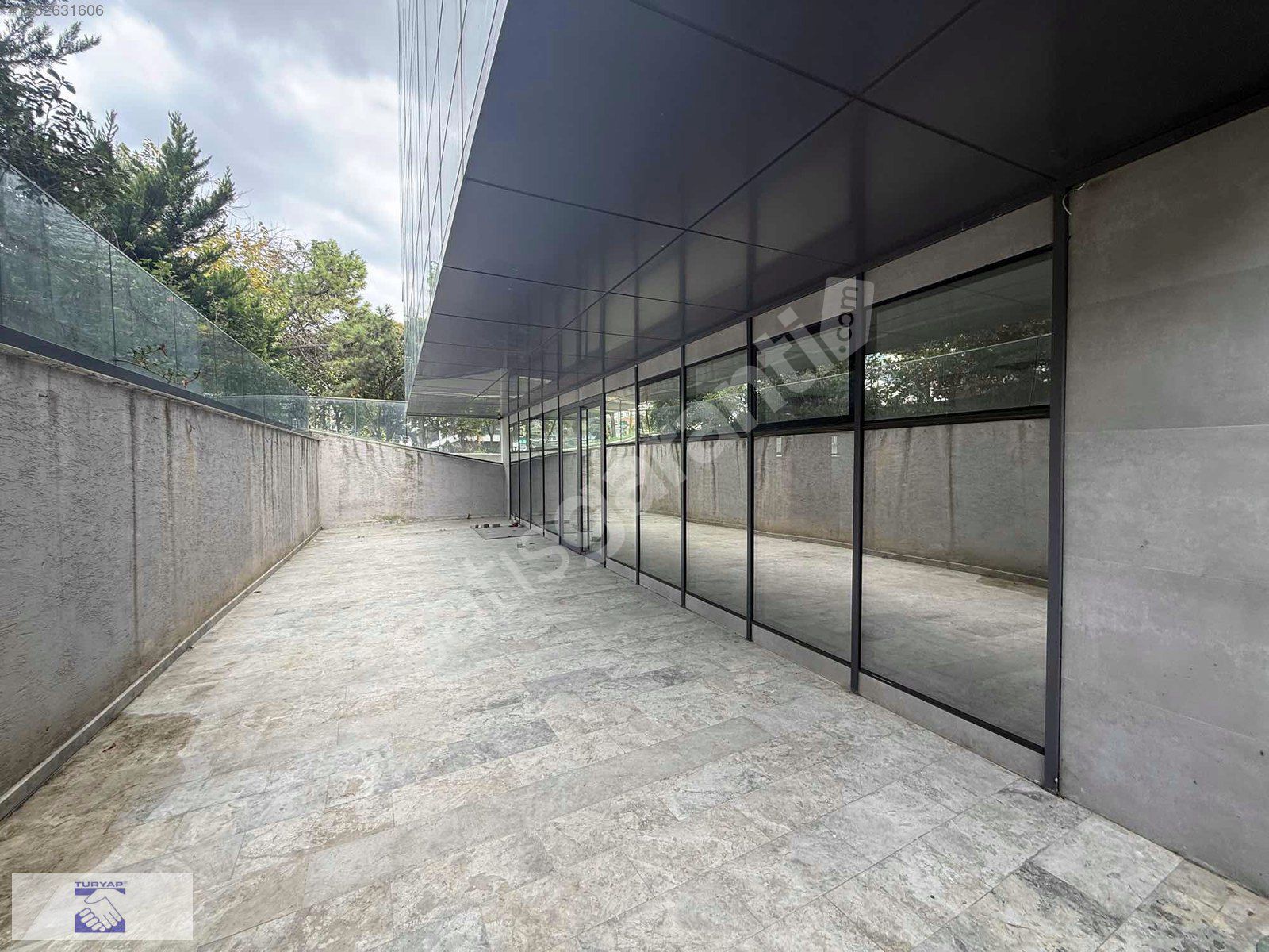 ALTUNİZADE MERKEZİ KONUMDA GİRİŞ KAT BAHÇELİ PLAZA KATI