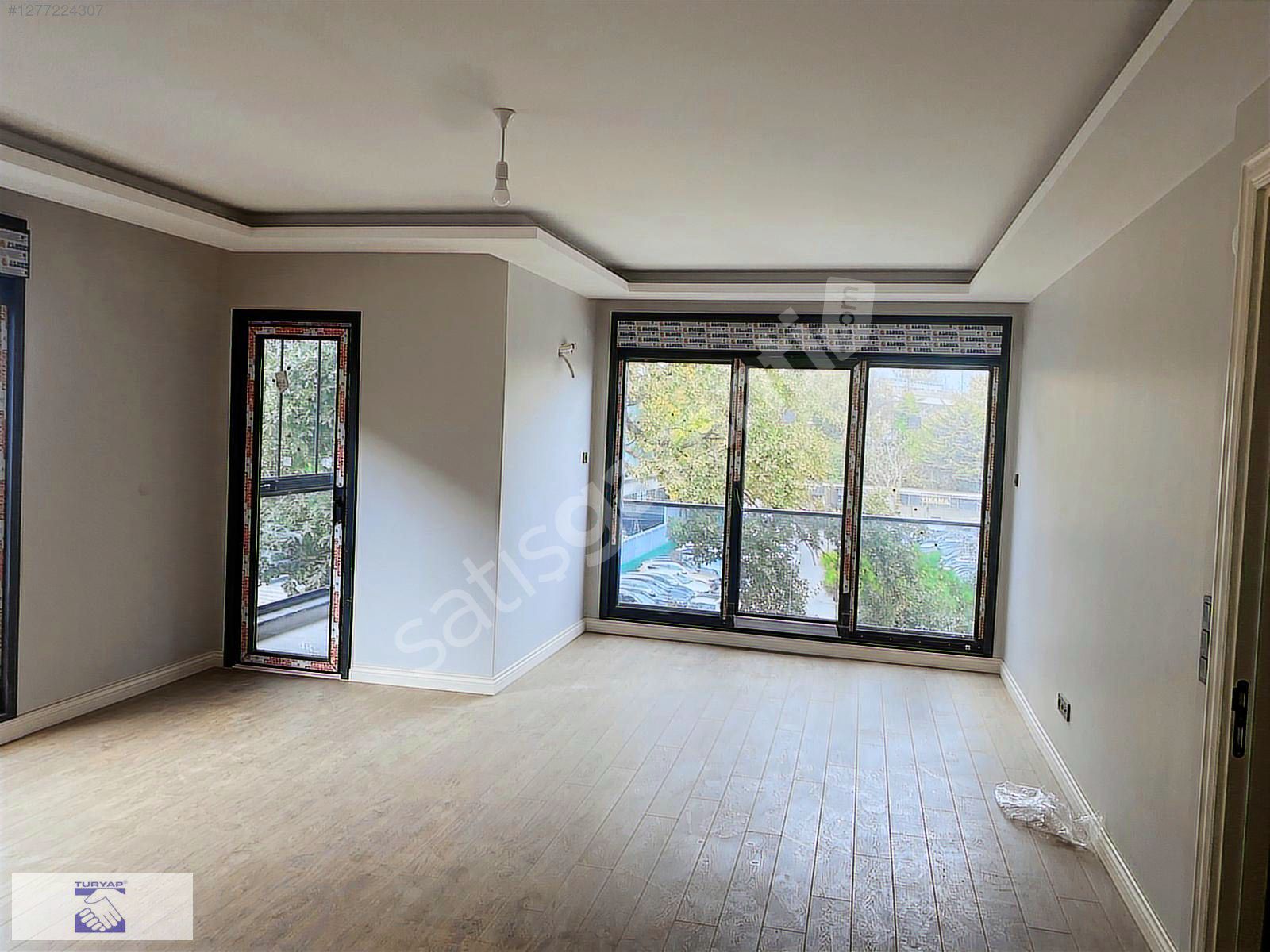 ALTUNİZADE'DE, NEZİH KONUMDA,250 m2. (5+2) KAPALI OTOPARKLI DUBL