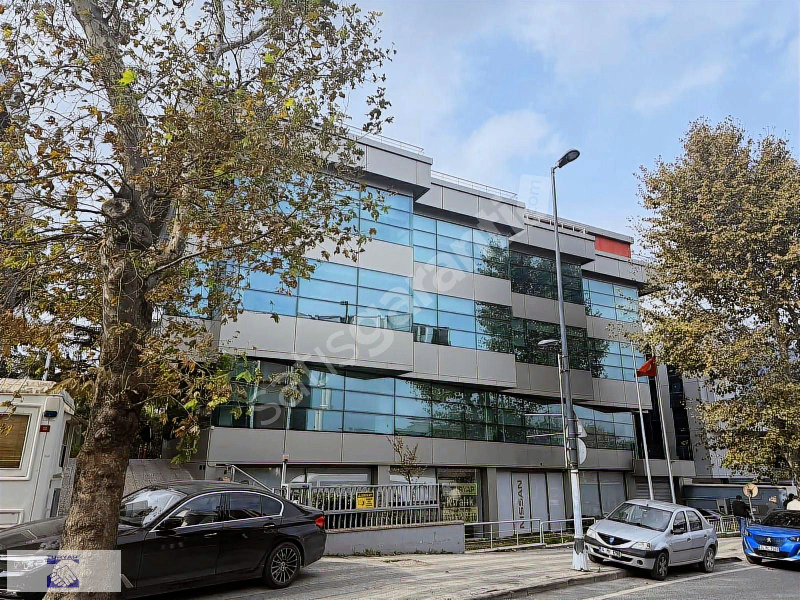 ALTUNİZADE MERKEZİ KONUMDA DEPOLU MAĞAZA OFİS