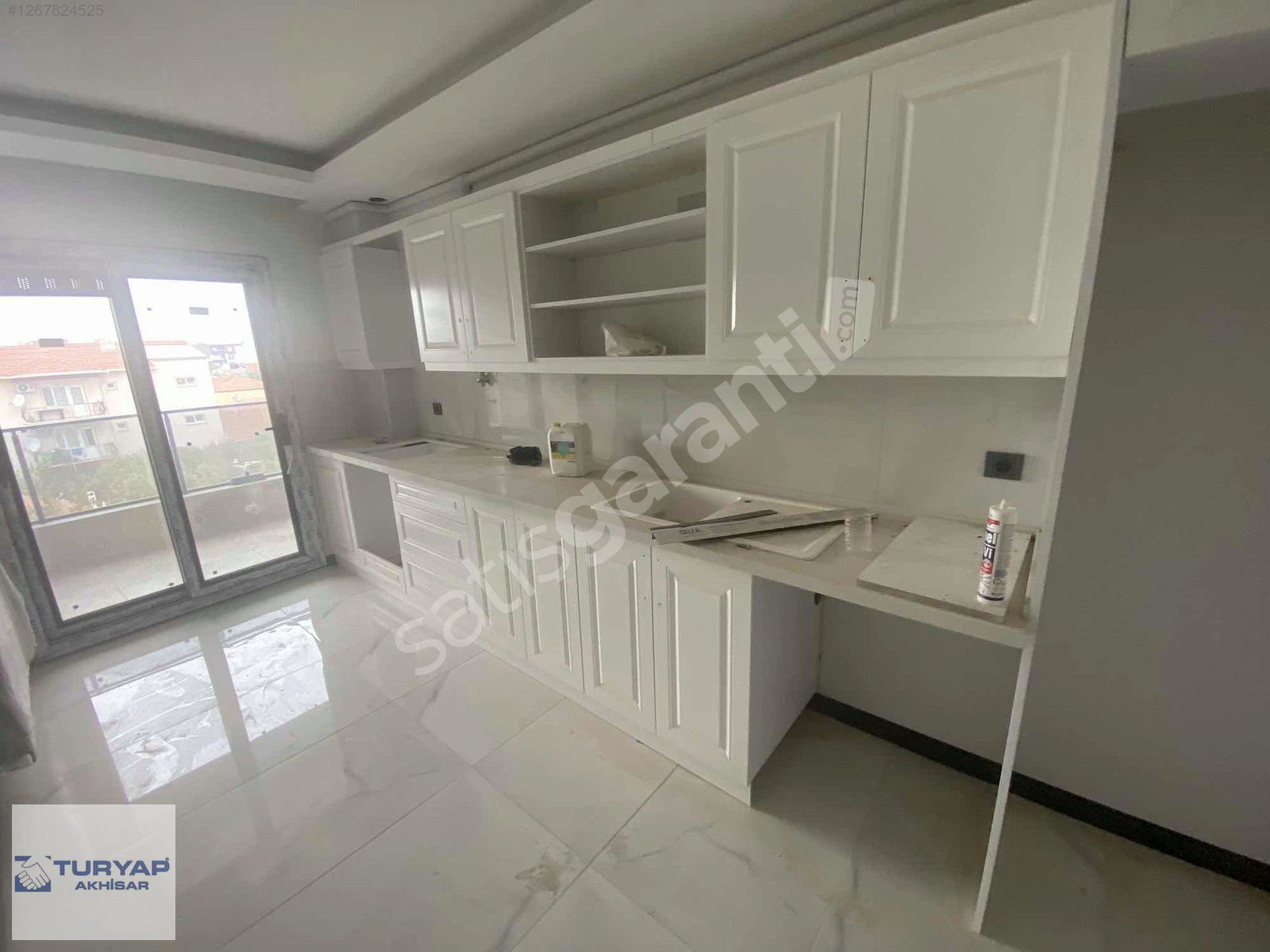 REŞATBEY MAHALLESİ'NDE ÖNCEPHE,ARAKAT,EBEVEYN BANYOLU 105 M2 2+1