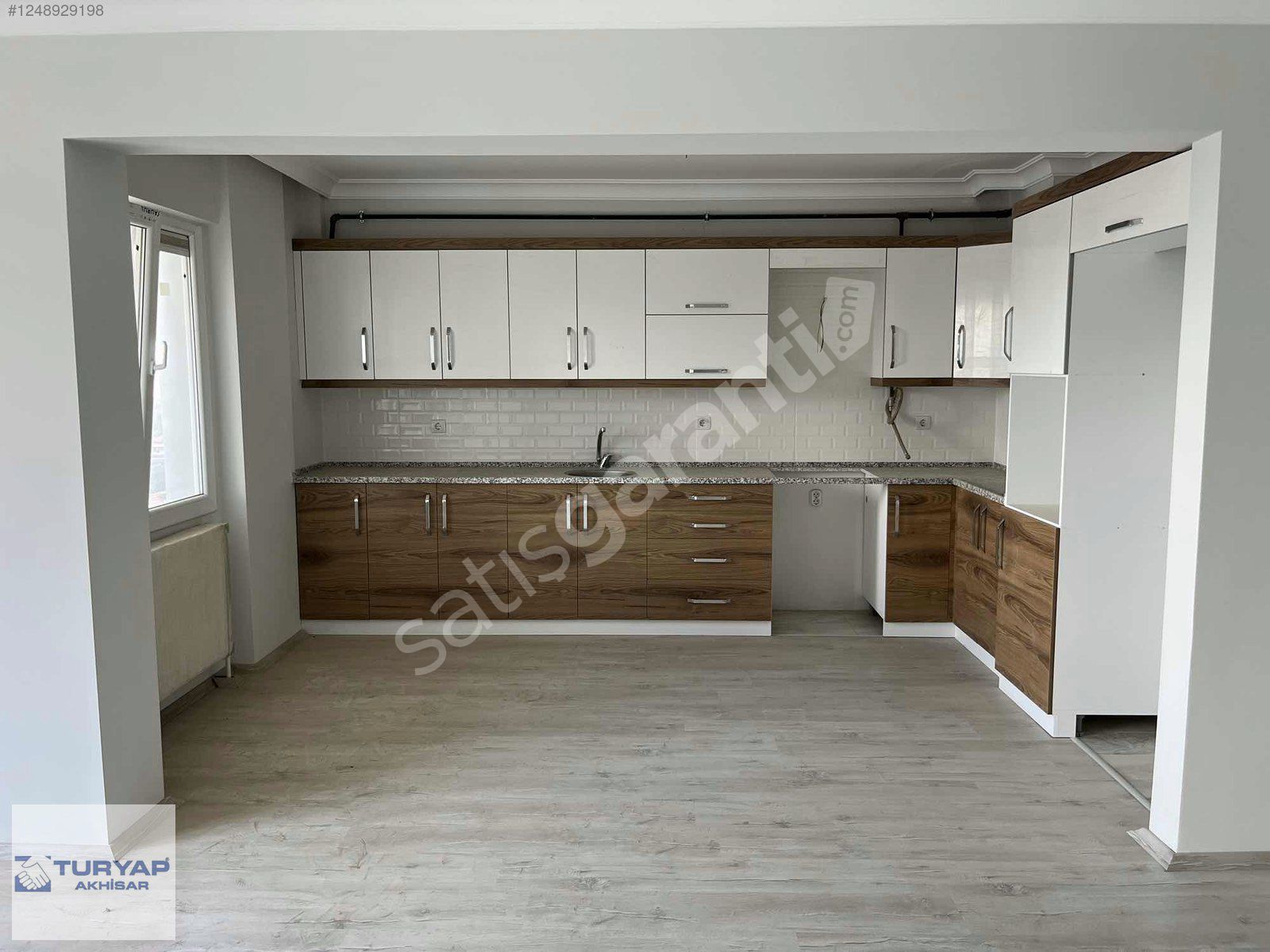 EFENDİ MAHALLESİ'NDE ÖN CEPHE AMERİKAN MUTFAKLI 107 M2 2+1 DAİRE