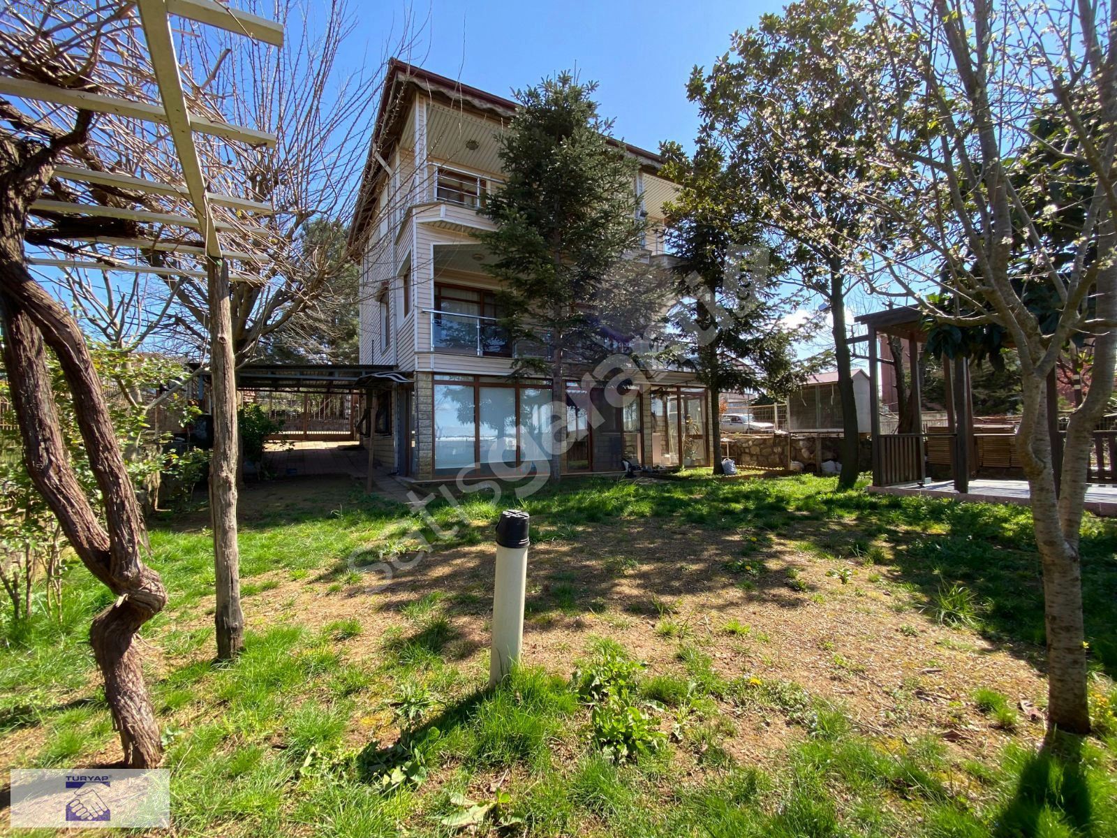 ÖMERLİ KOÇULLU'DA SATILIK VİLLA