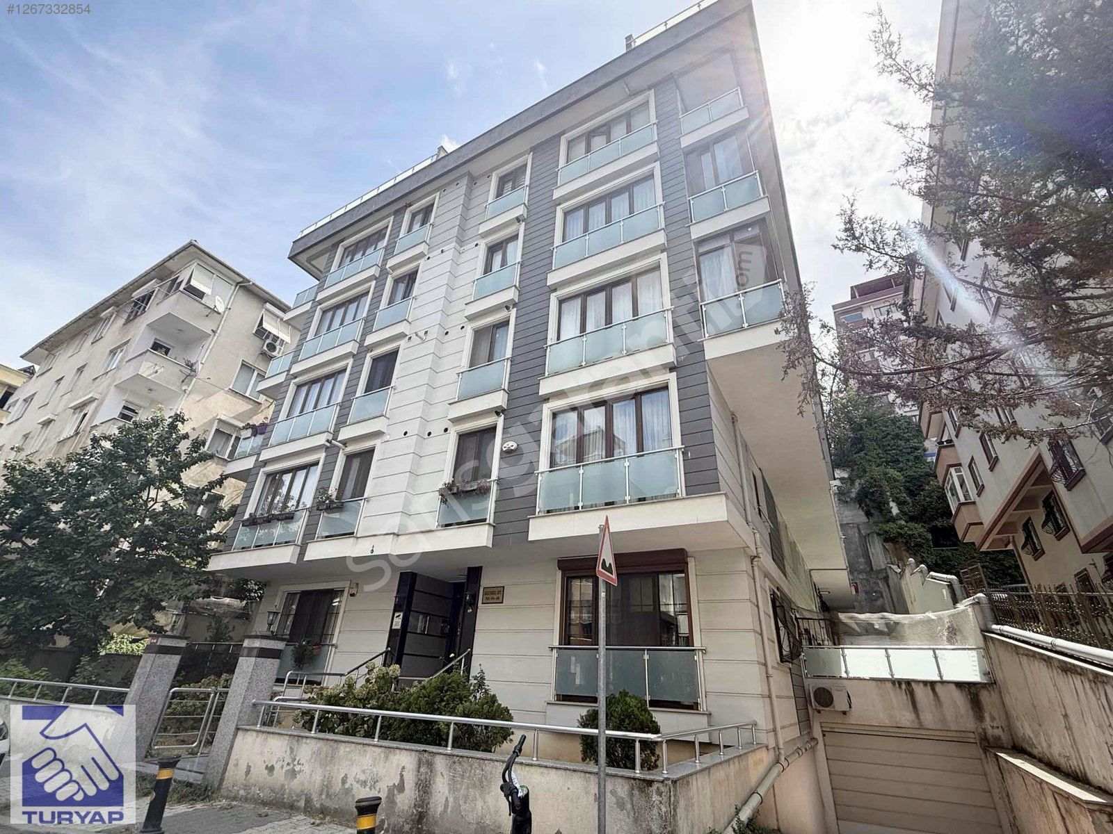 TURYAP ALTINTEPE'DEN DÜZ GİRİŞ GENİŞ TERASLI AYRI MUTFAK 2+1