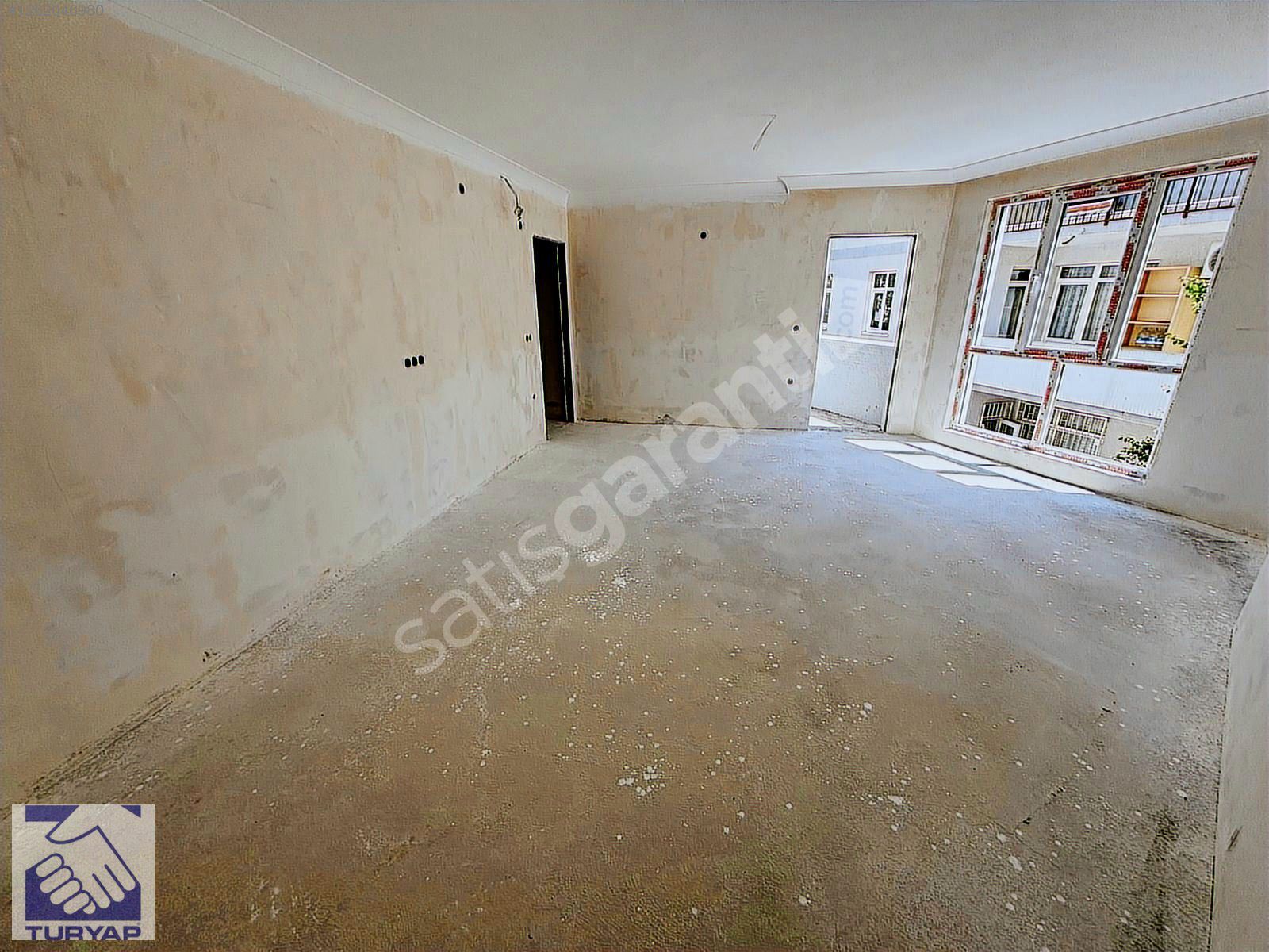 TURYAP BERKAY'DAN EBEVEYN BANYOLU ARA KATTA KÖŞE SIFIR 2+1!