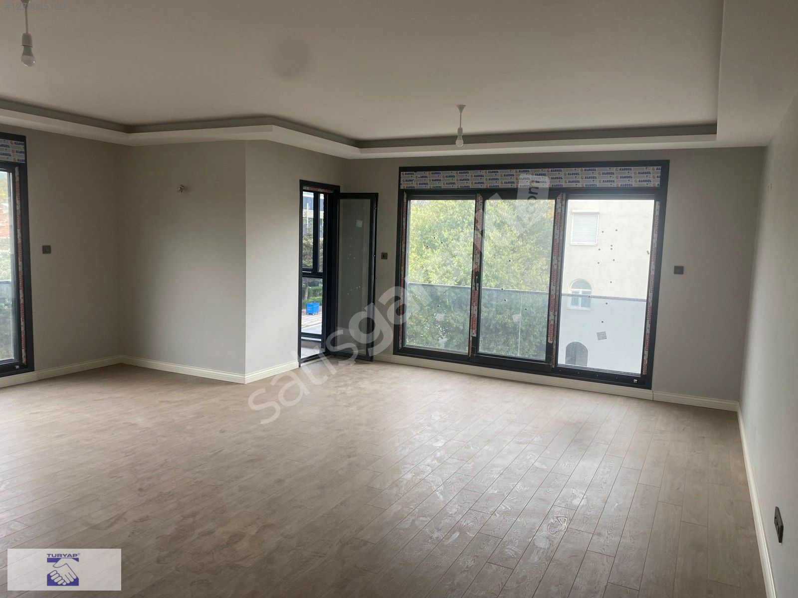 ALTUNİZADE'DE, NEZİH KONUMDA,350 m2. (5+2) KAPALI OTOPARKLI DUBL