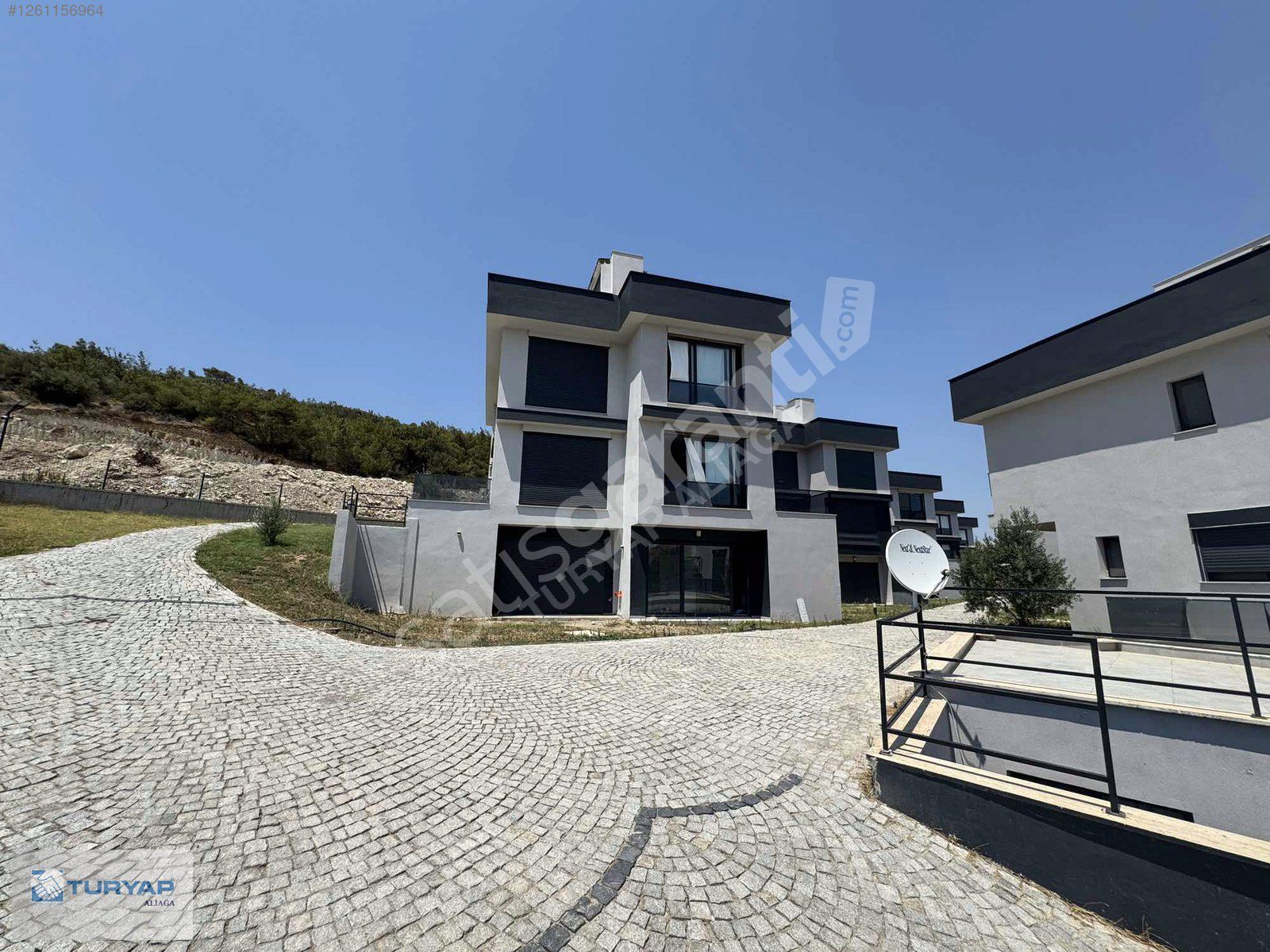 ÇANDARLI BAĞYERİ EVLERİNDE SATILIK HAVUZLU TRİPLEKS VİLLA