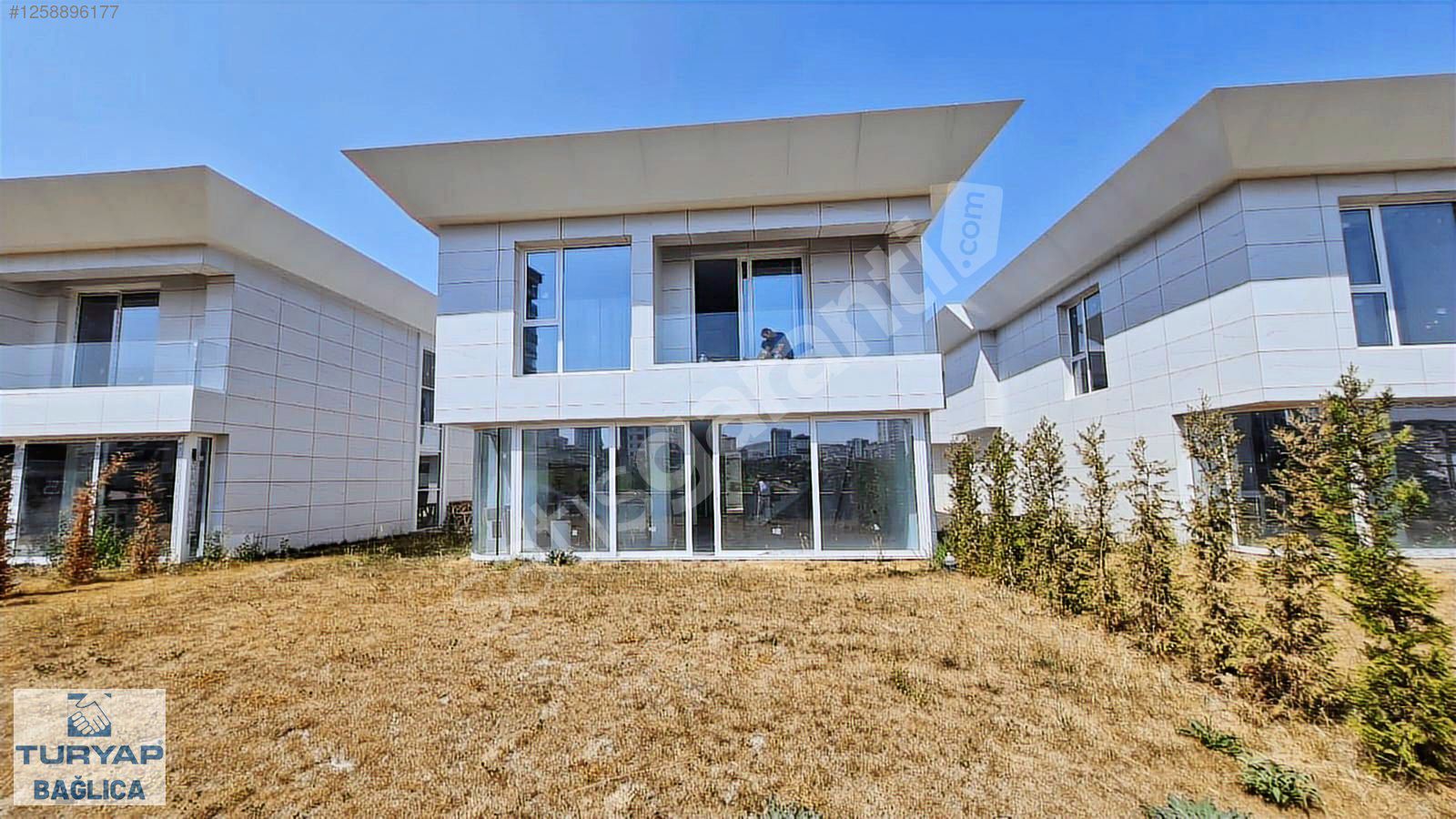 Bağlıca'da Site İçinde 5+1 Sıfır Villa