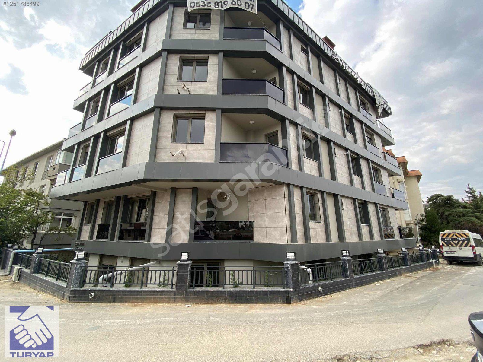 TURYAP BERKAY'DAN SIFIR METROYA ÇOK YAKIN BALKONLU AYRI MUTFAK!