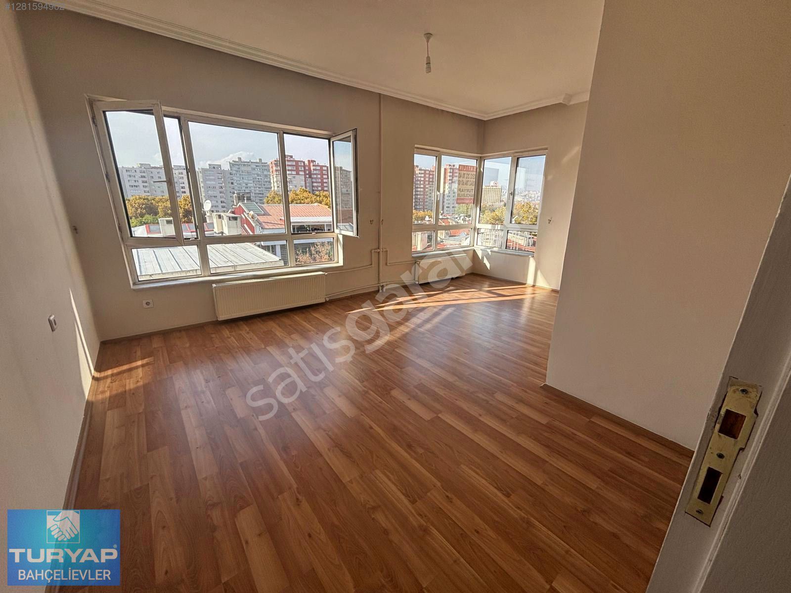 EMEKTE GAZİ YAKINI KATTA ÖNÜ AÇIK MANZARALI BAKIMLI 2+!