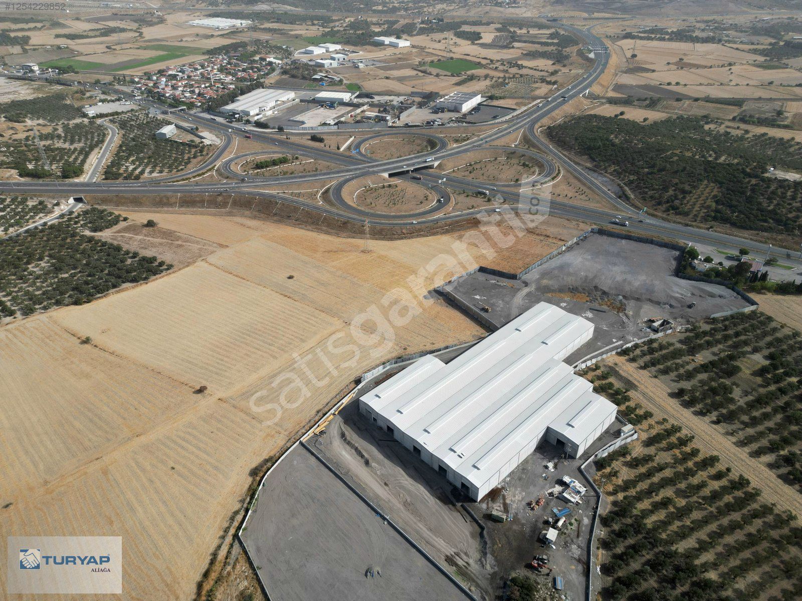 ALİAĞA BOZKÖY DE 21.000 M2 SATILIK TARLA