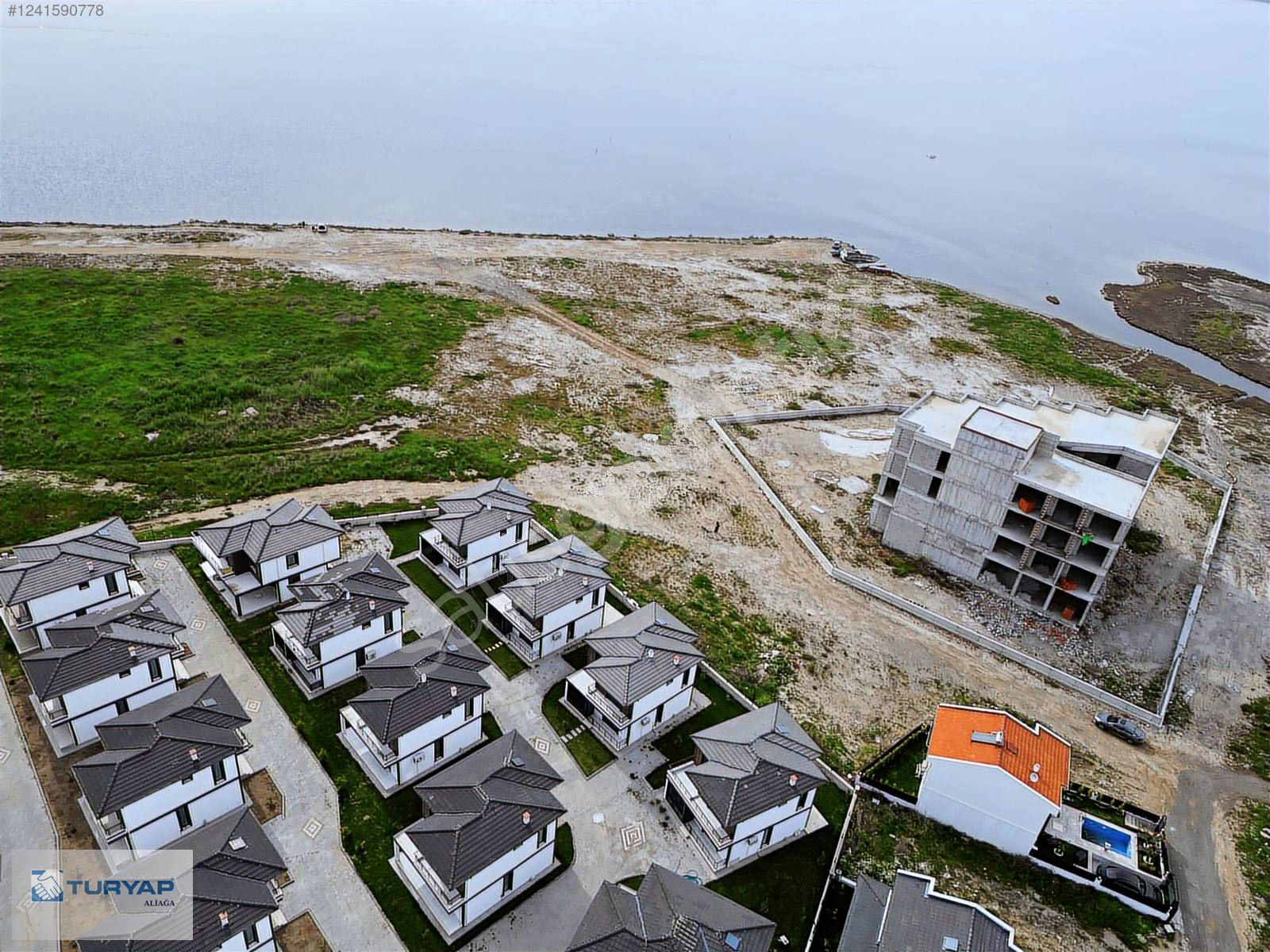 ALTINOVA DA 330 M2 SATILIK VİLLA İMARLI ARSA