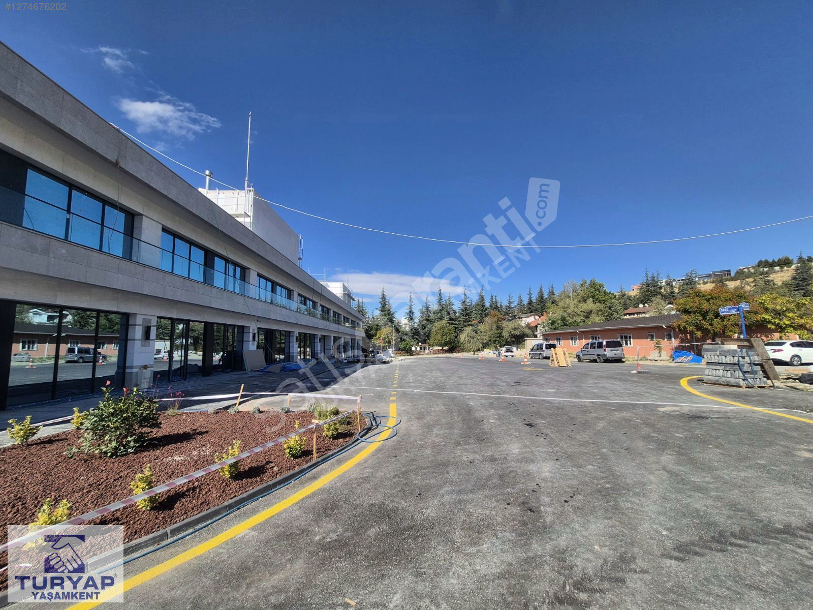 TURYAP 'TAN ÇAYYOLUNDA YENİ AVM DE KİRALIK DÜKKANLAR