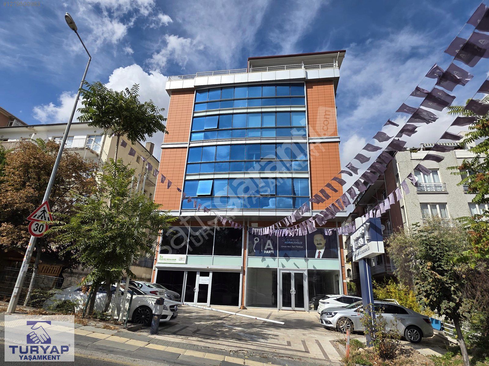 MALTEPE'DE K.OTOPARKLI - KLİMALI FULL YAPILI VE EŞYALI OFİS