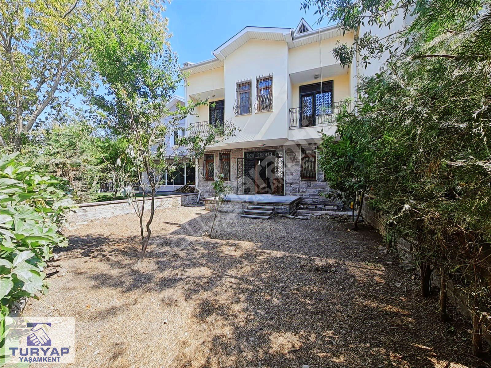 TURYAP 'tan MAKİŞ MANOLYA SİTESİNDE 5+2 VİLLA