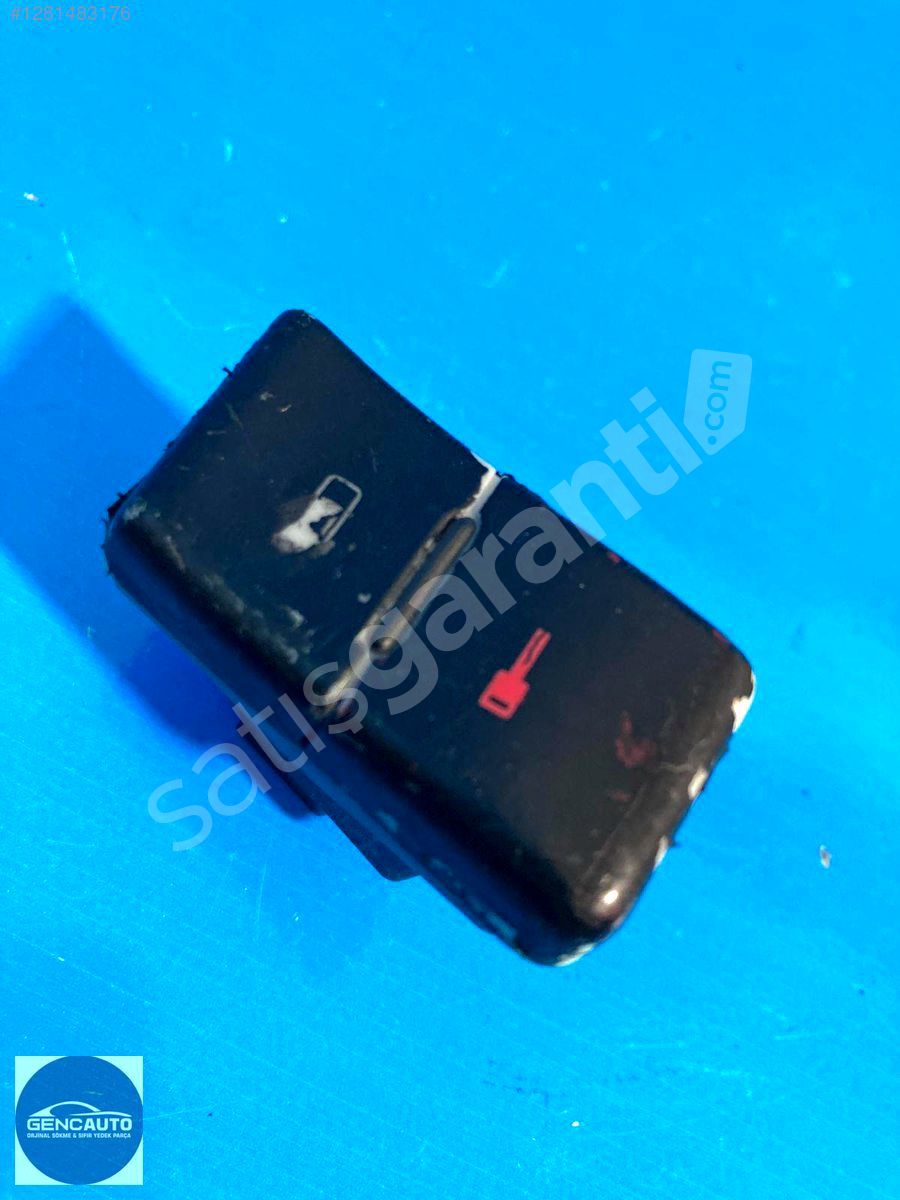 AUDİ A3 MERKEZ KİLİT DÜĞMESİ SÖKME ORJİNAL 8P1962107
