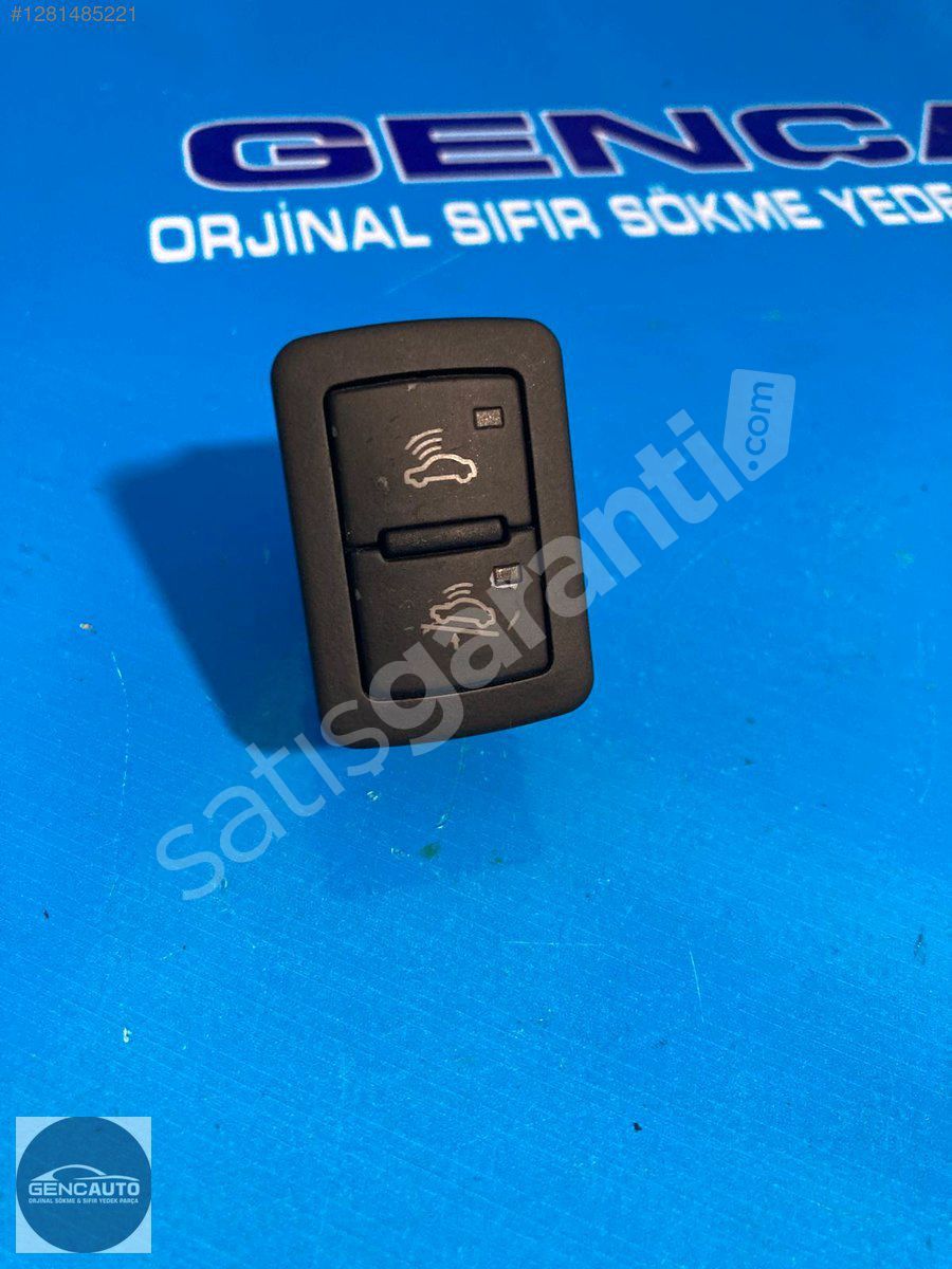 AUDİ A3 ALARM DÜĞMESİ SÖKME ORJİNAL 8P0962109