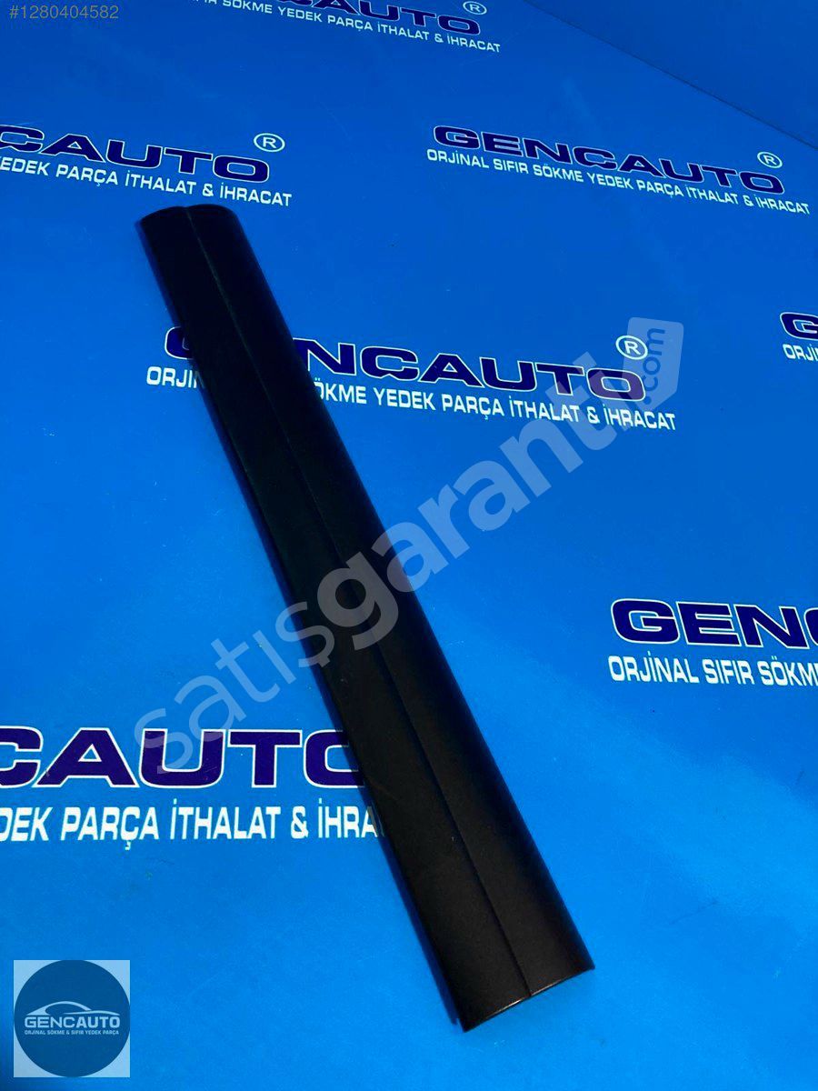 BMW E87 KAPI EŞİK BAKALİTİ ÖN SÖKME ORJİNAL 51477066975 SİYAH