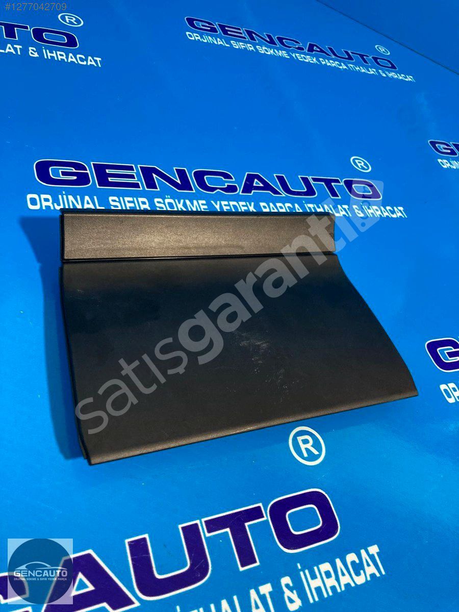 AUDİ A3 SPORTBACK ORTA KONSOL ÖN KAPAK SÖKME ORJ 8P0861138B