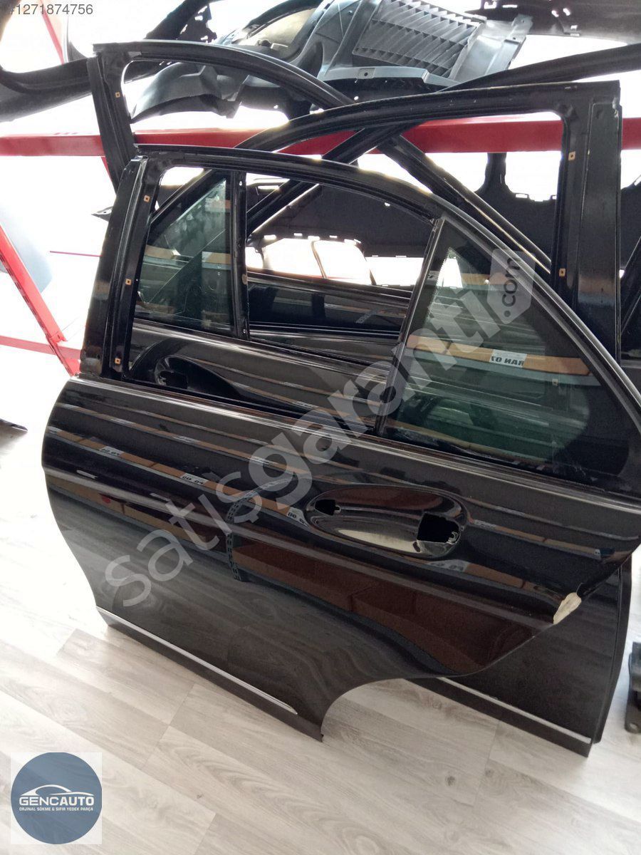 MERCEDES W204 SOL ARKA KAPI SÖKME ORJ OPAK SİYAH BOYA OLABİLİR