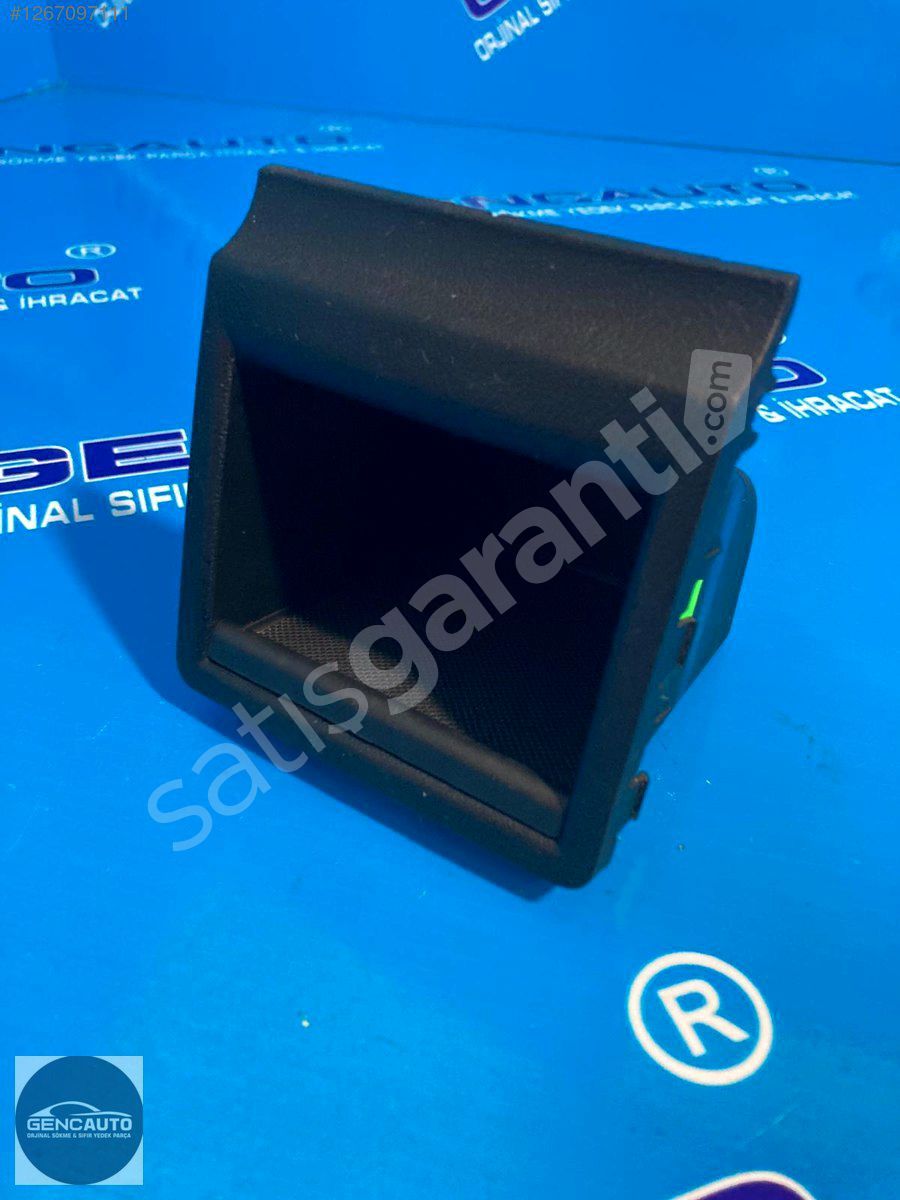 AUDİ A3 ORTA KONSOL ARKA ÇEPLİK SÖKME ORJİNAL 8P0863351 D