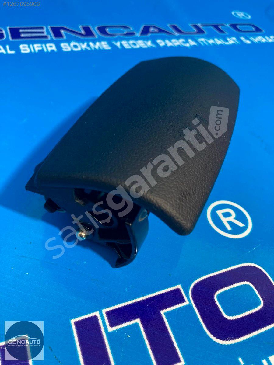 AUDİ A3 ORTA KONSUL KÜLLÜK SÖKME ORJİNAL 8P0857961 ARKA